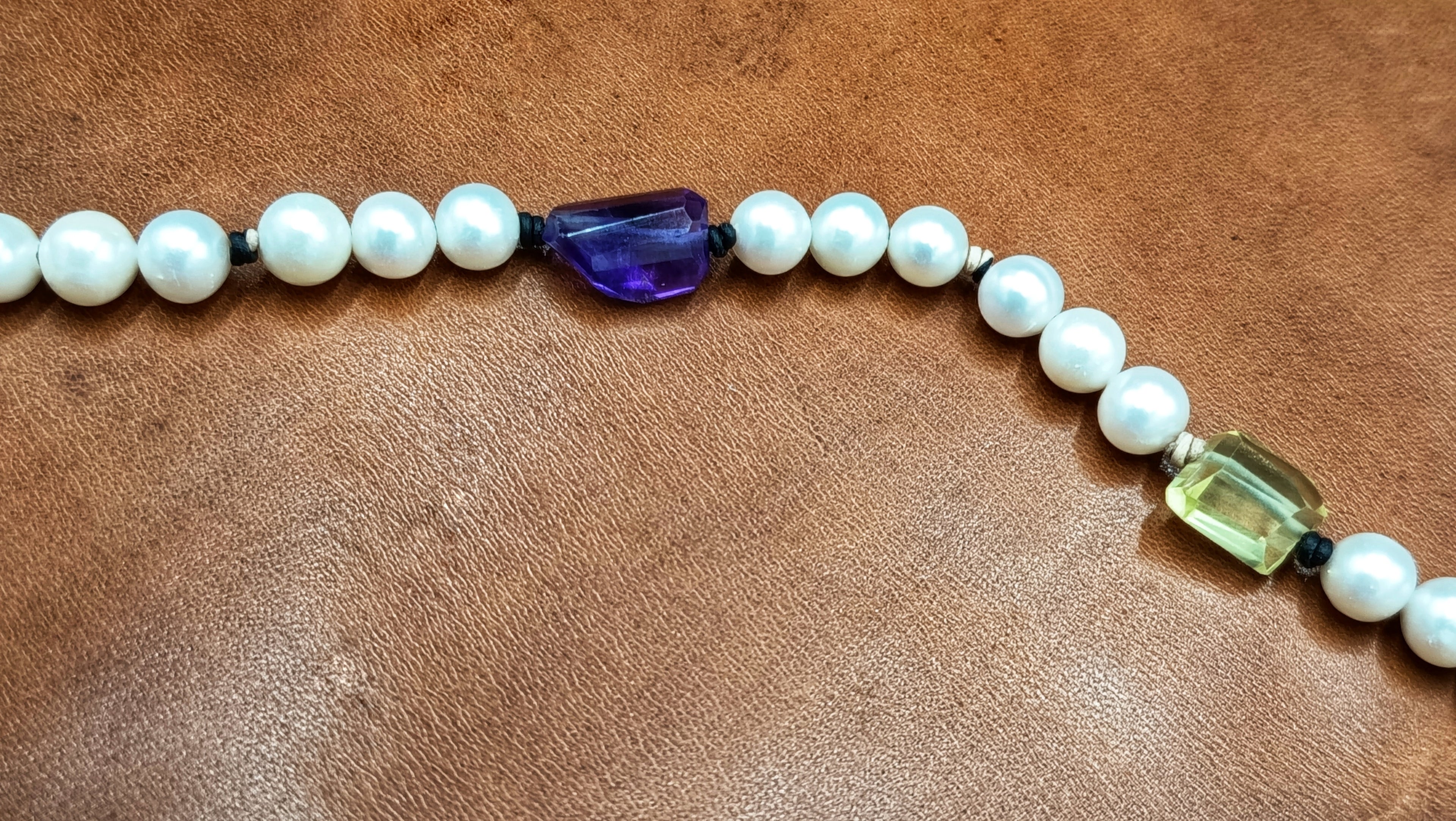 Pulso en Perla Blanca