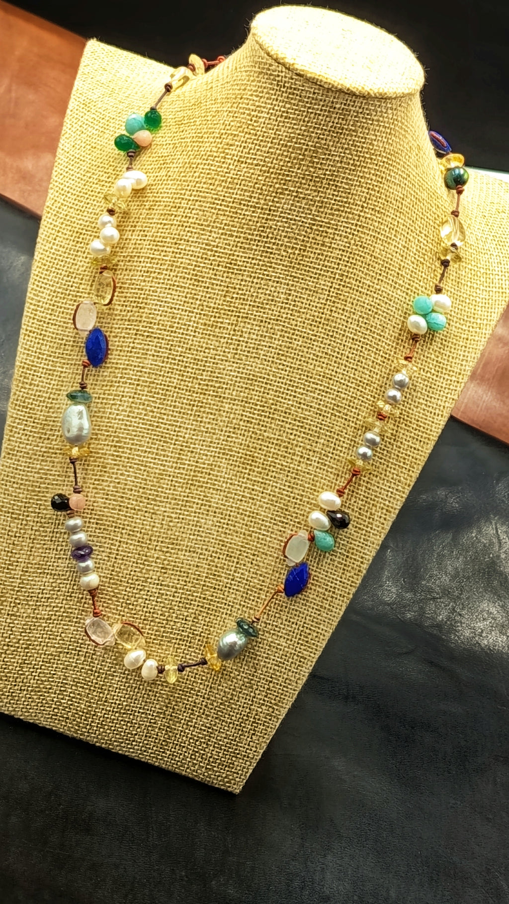 Trama Perla & Piedra