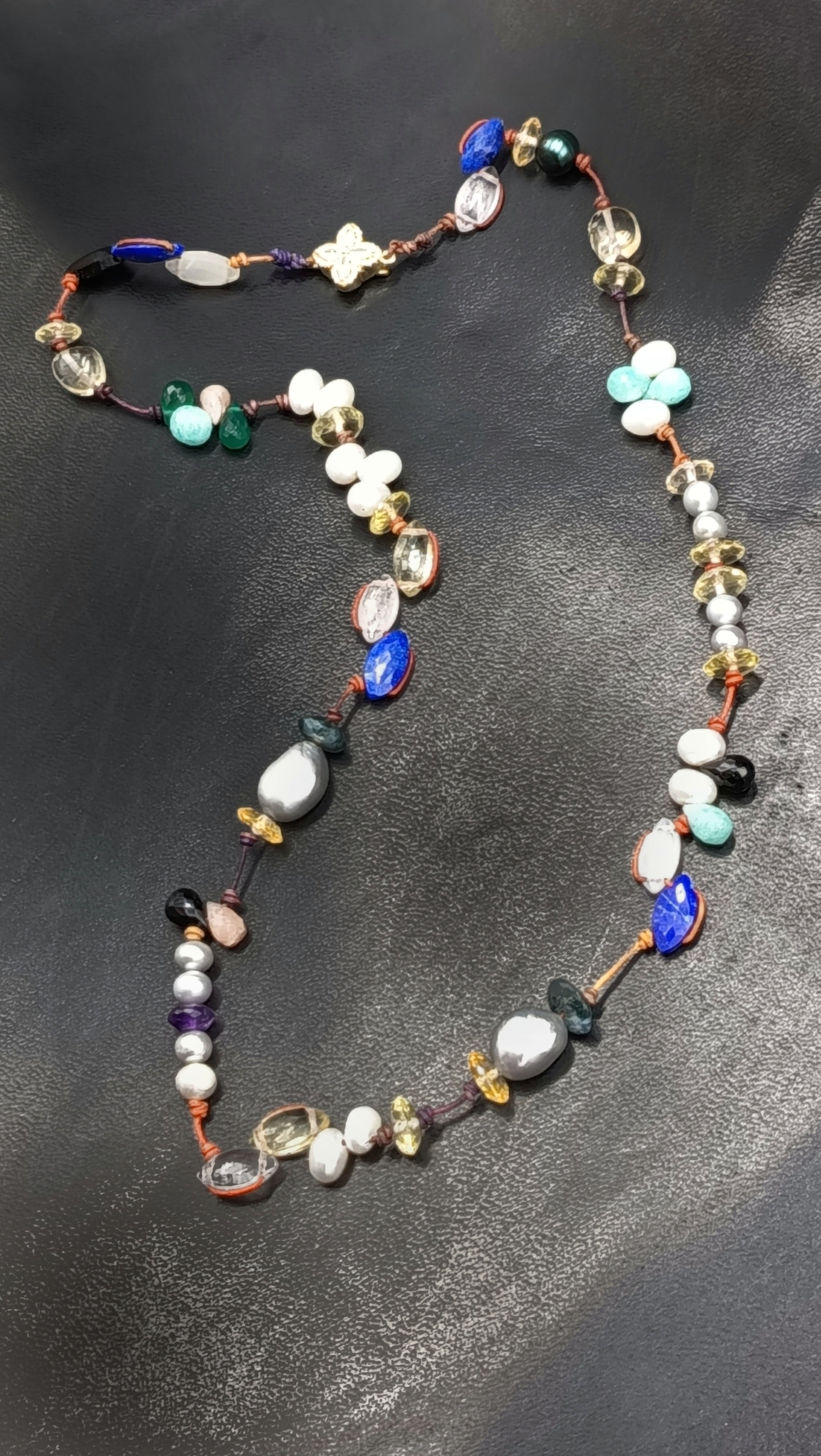 Trama Perla & Piedra