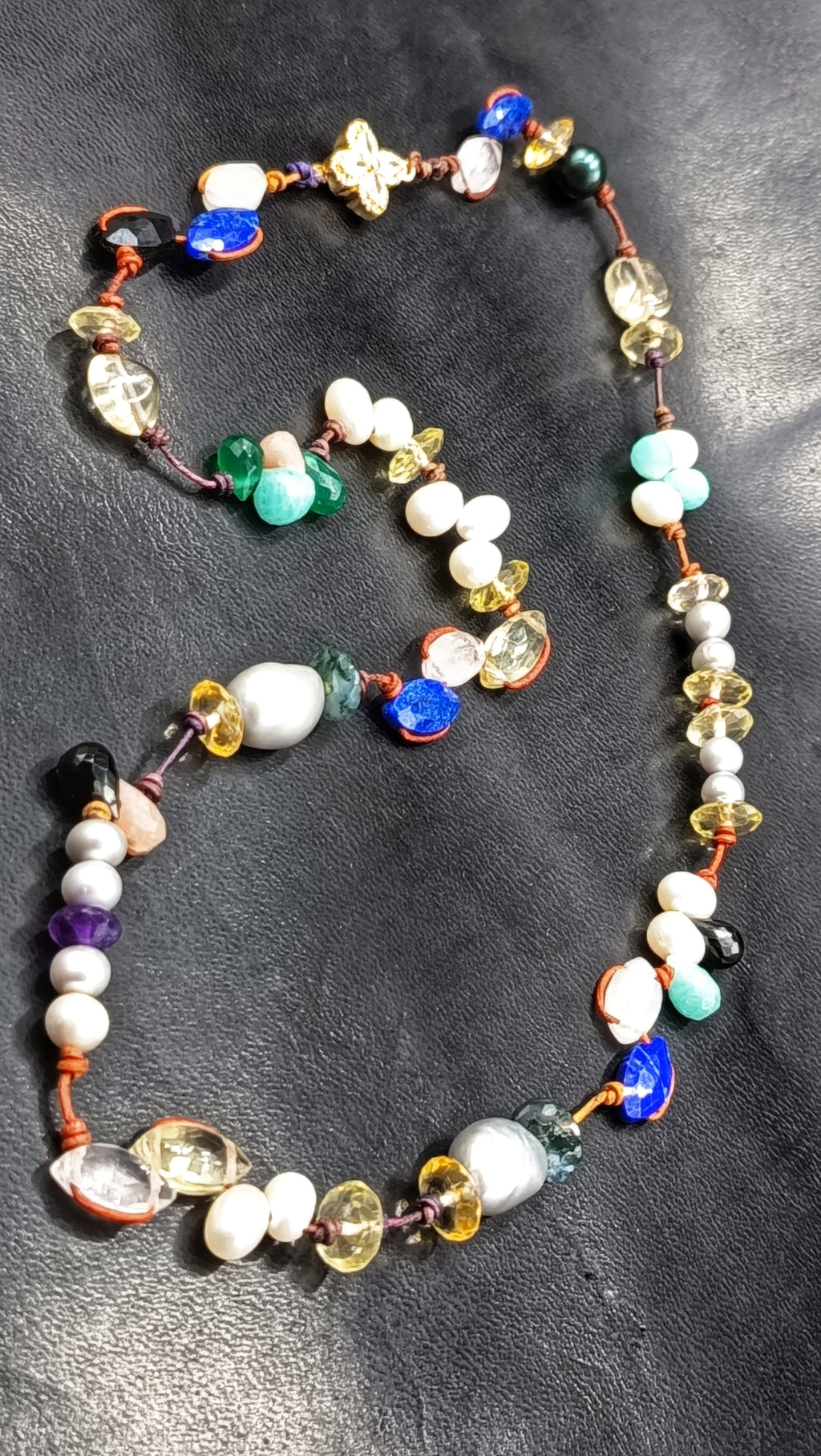 Trama Perla & Piedra