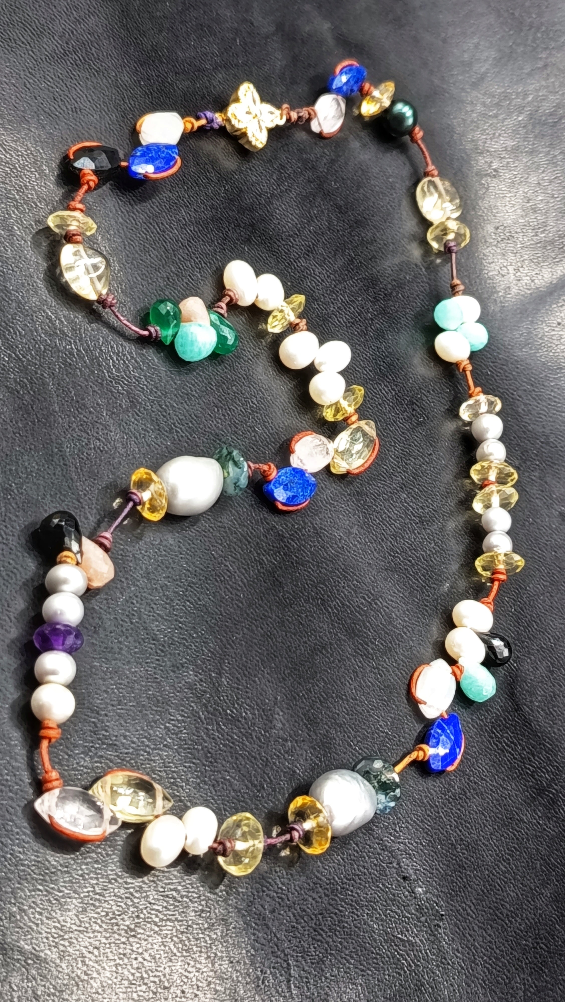 Trama Perla & Piedra