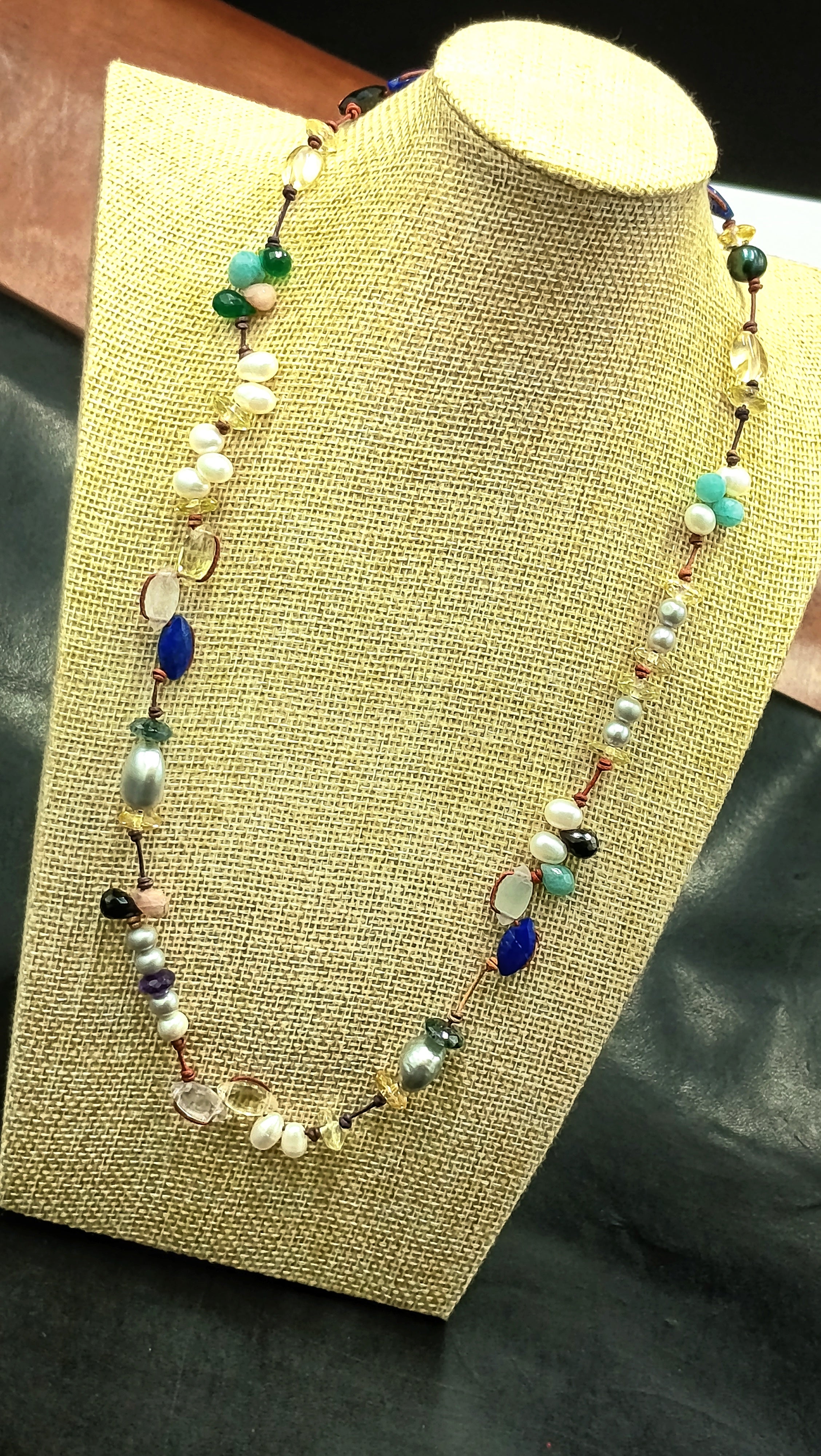 Trama Perla & Piedra