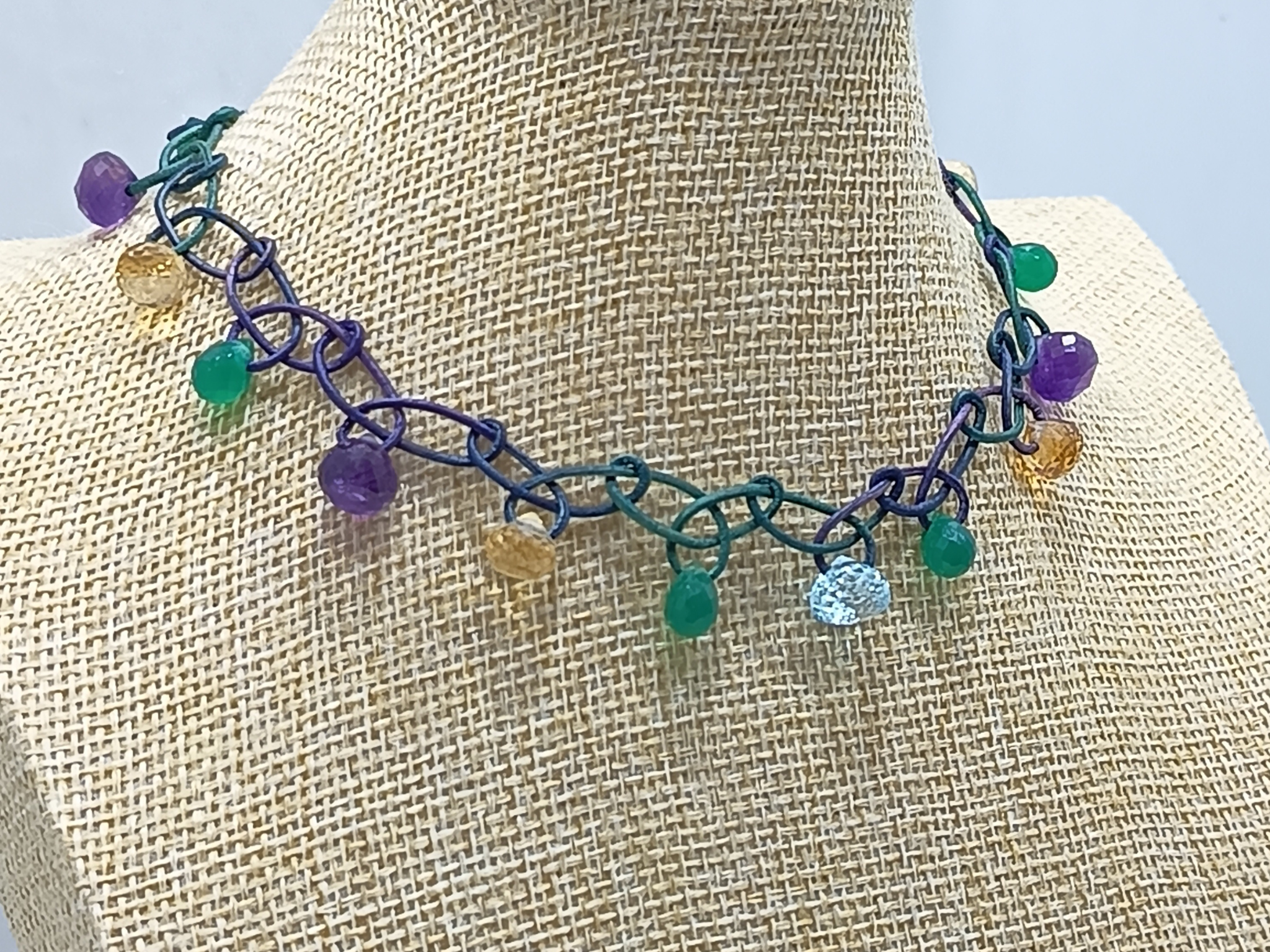 Collar Lys de cuero con Topacio