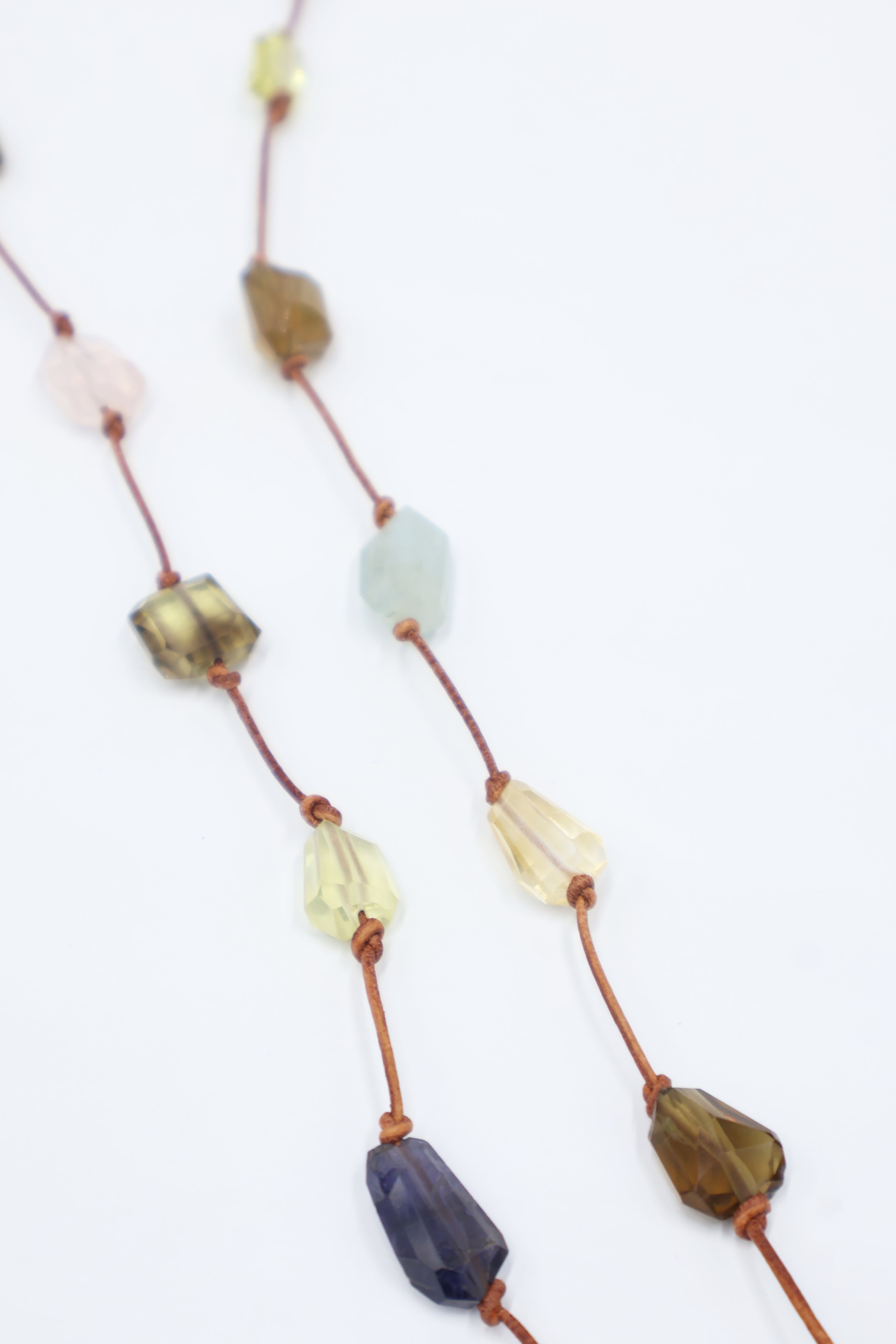 Collar Kali cierre Lira