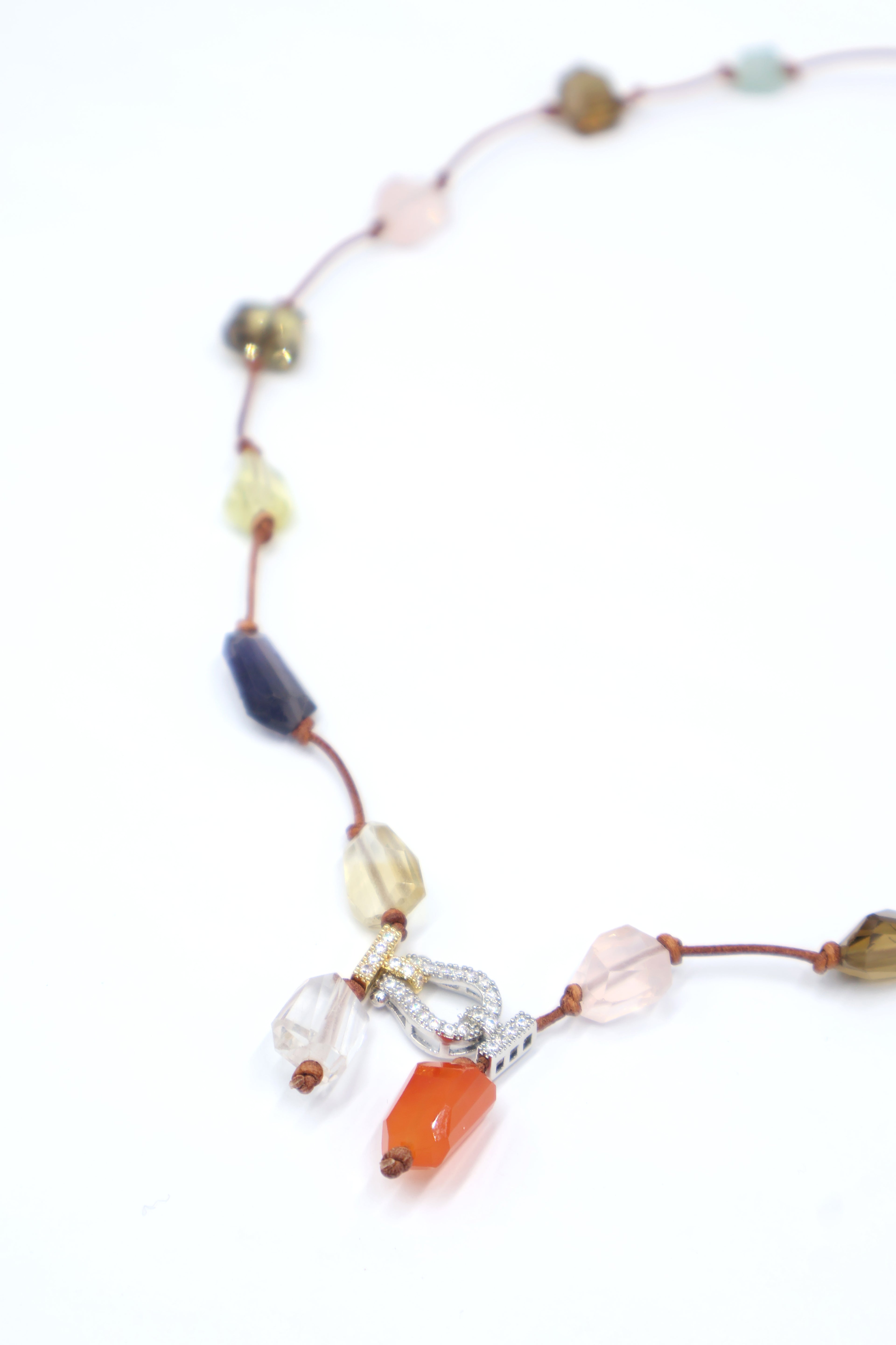 Collar Kali cierre Lira