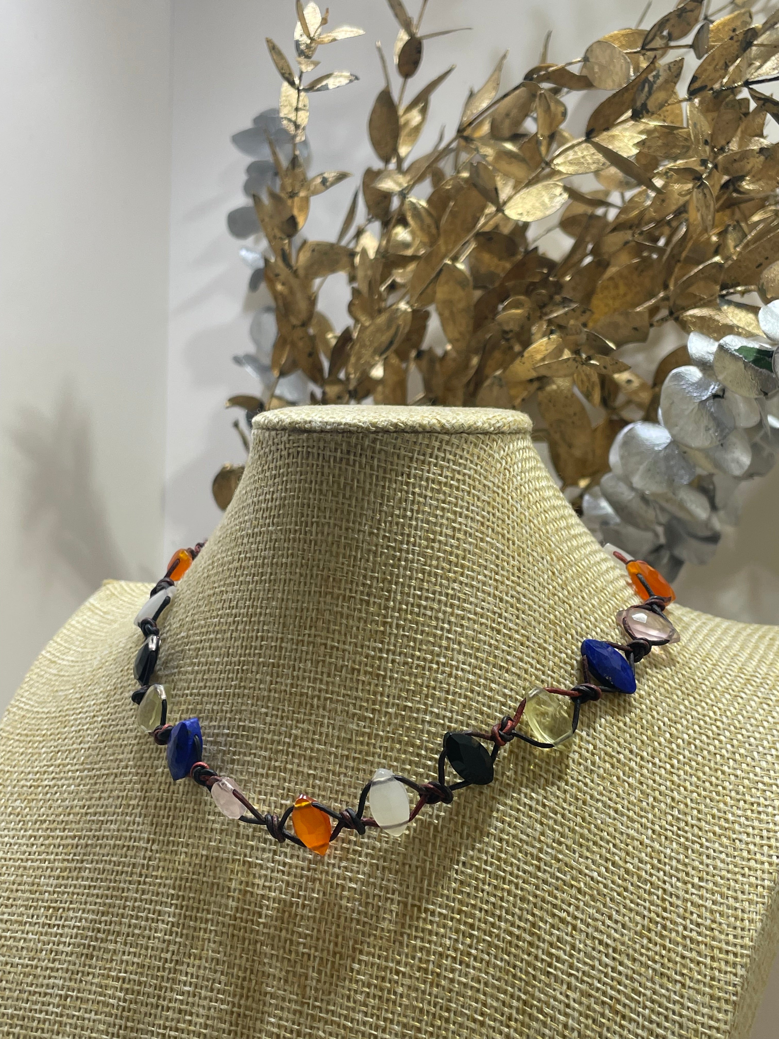 Collar Hécate Gemas