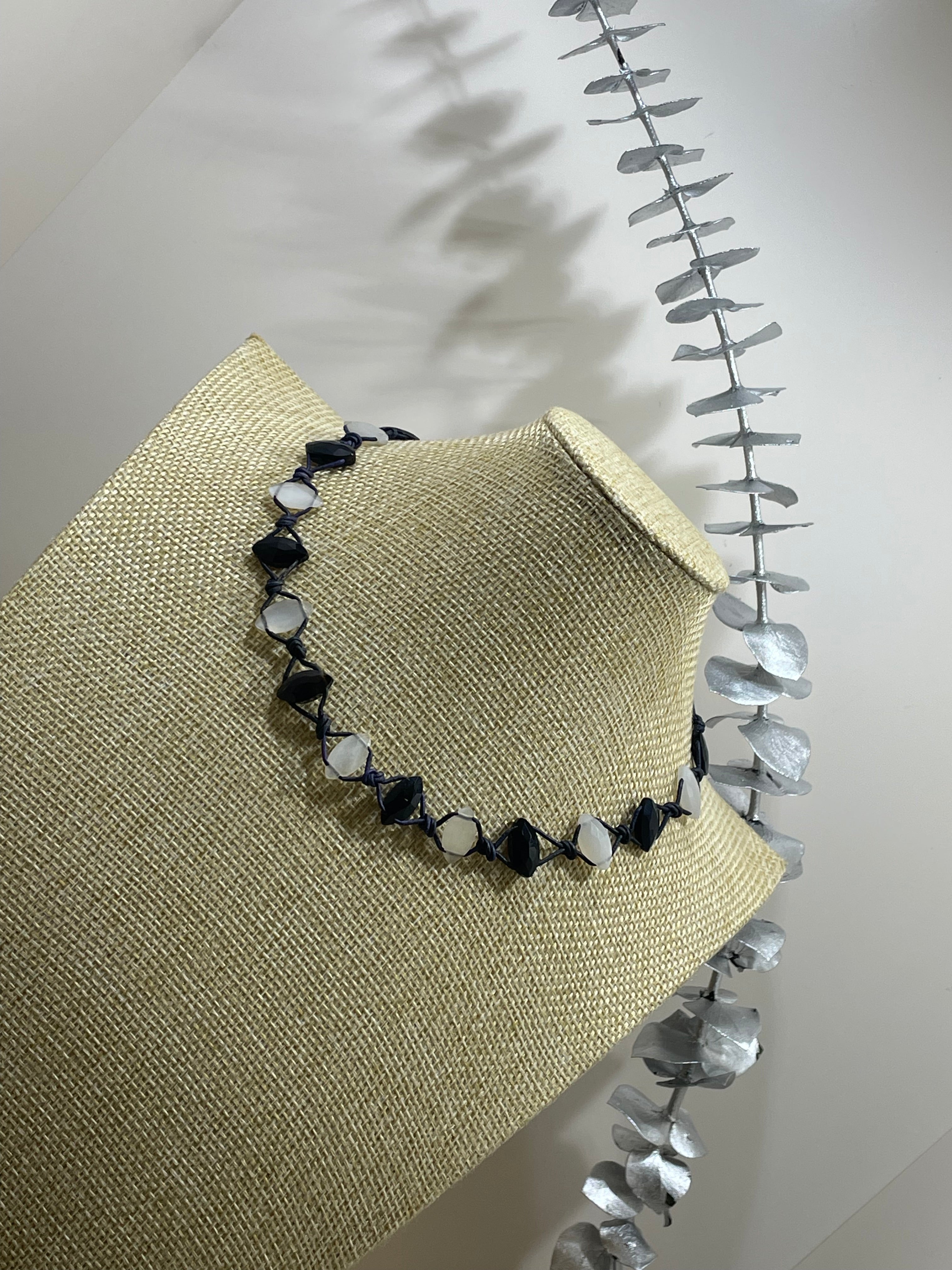 Collar Hécate Espinela Piedra Luna