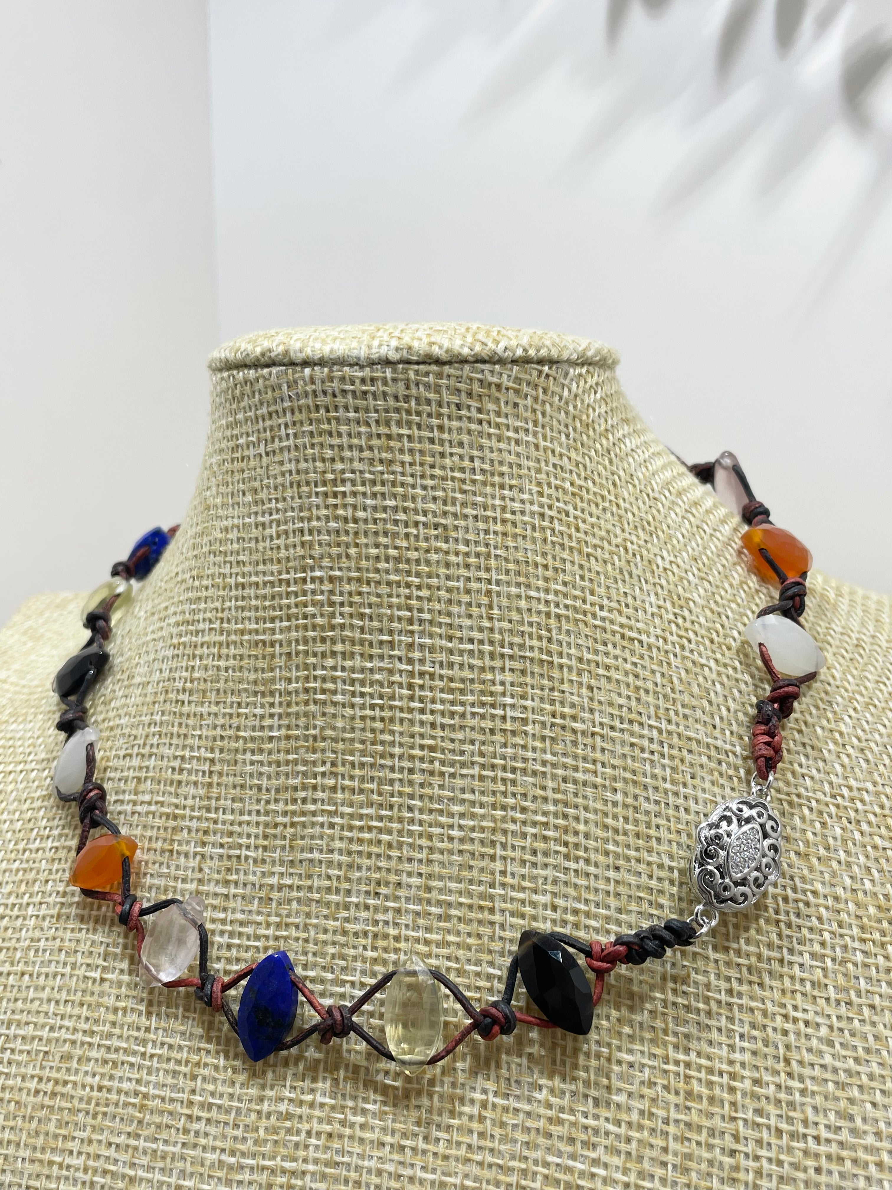 Collar Hécate Gemas