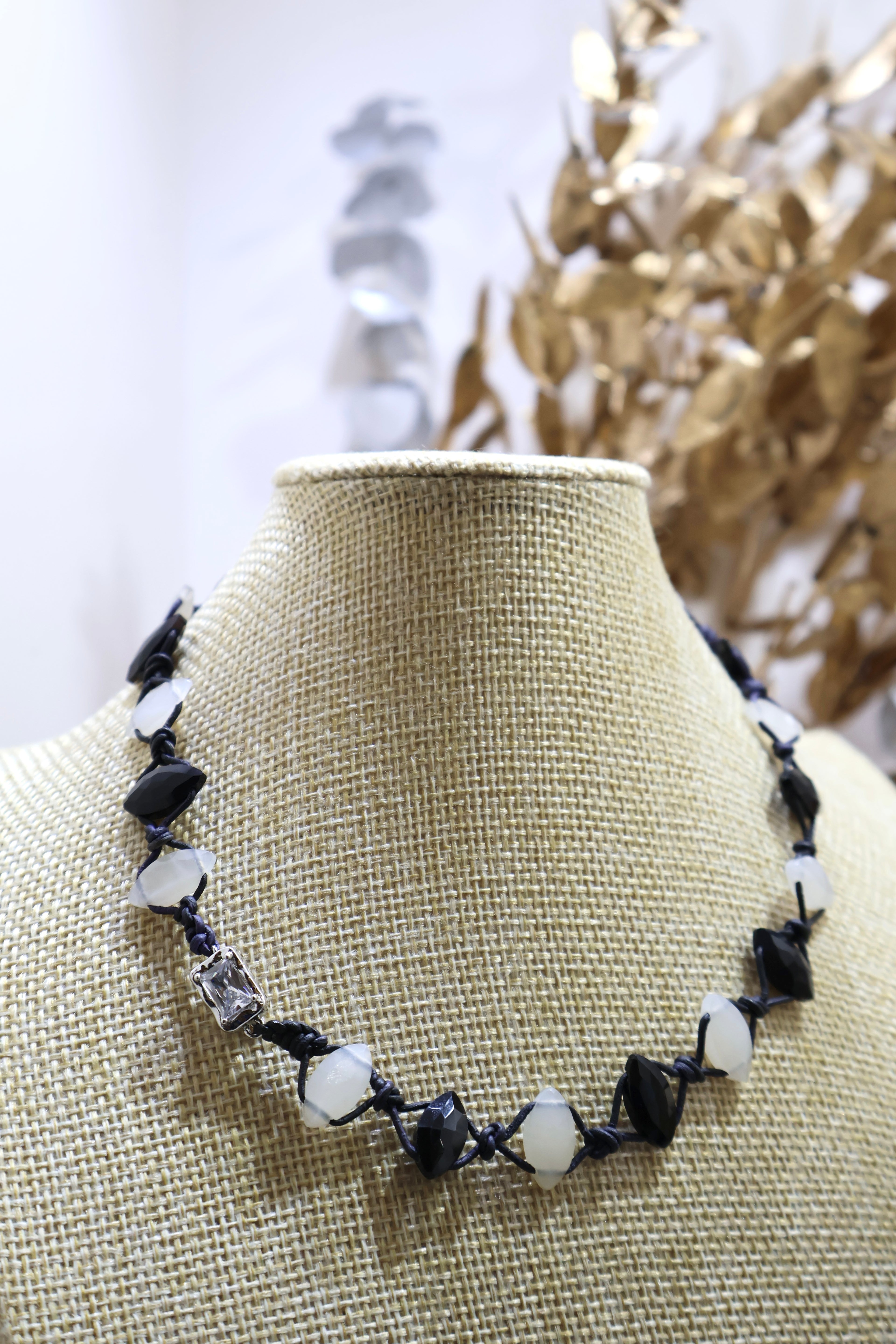 Collar Hécate Espinela Piedra Luna