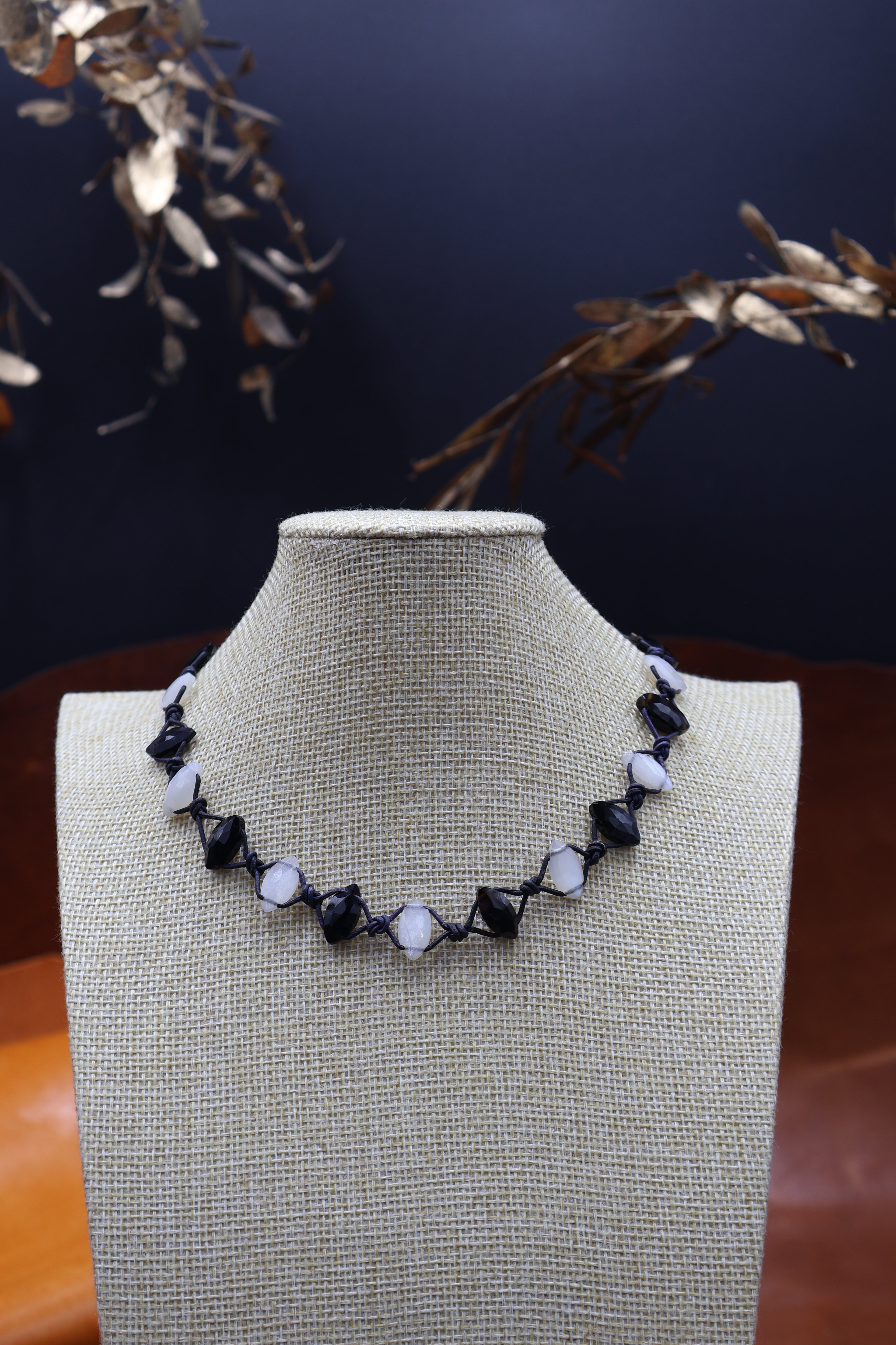 Collar Hécate Espinela Piedra Luna