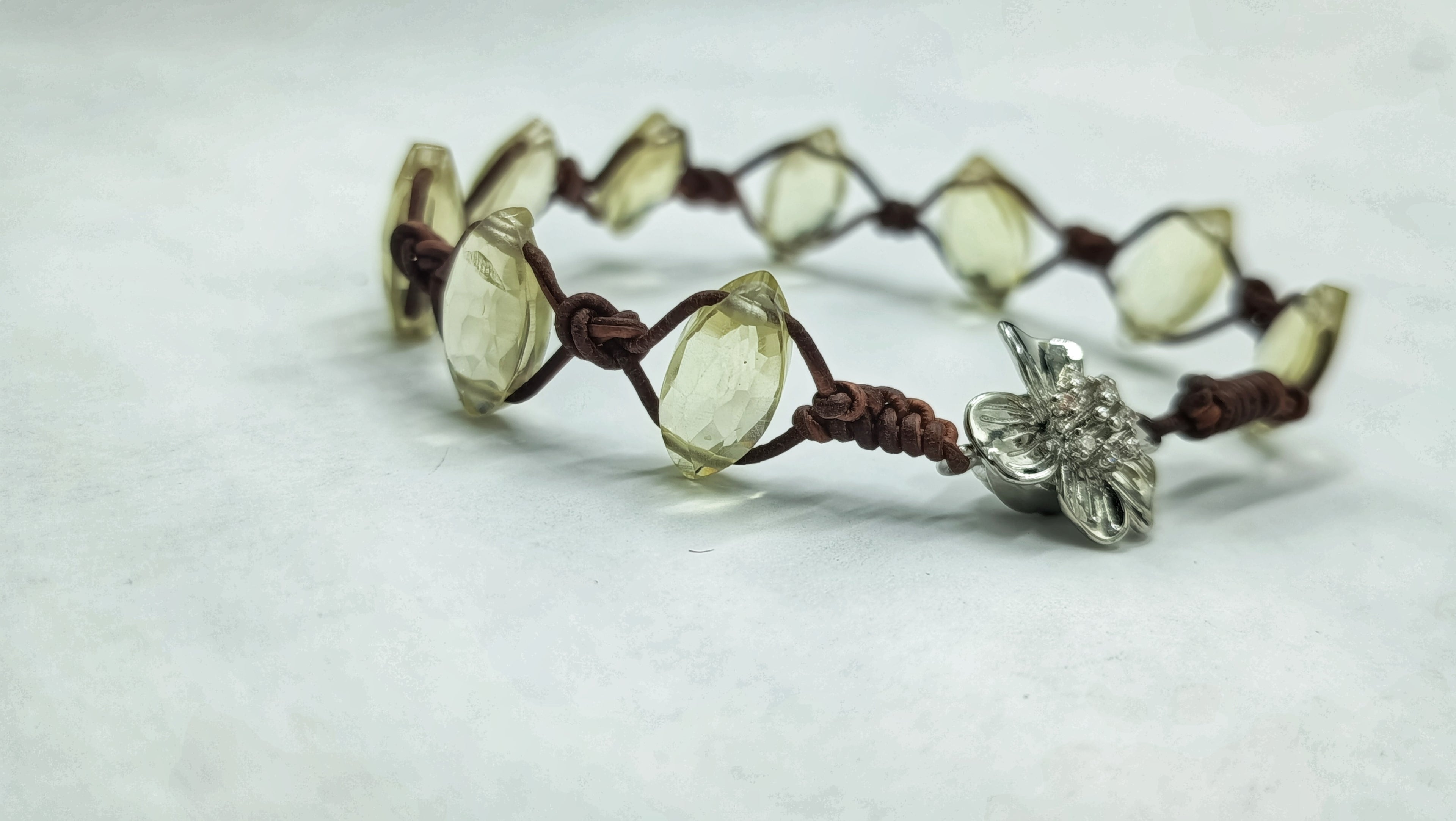 Pulsera Hécate •Cuarzo Limón en Cuero tintado natural•múltiples opciones