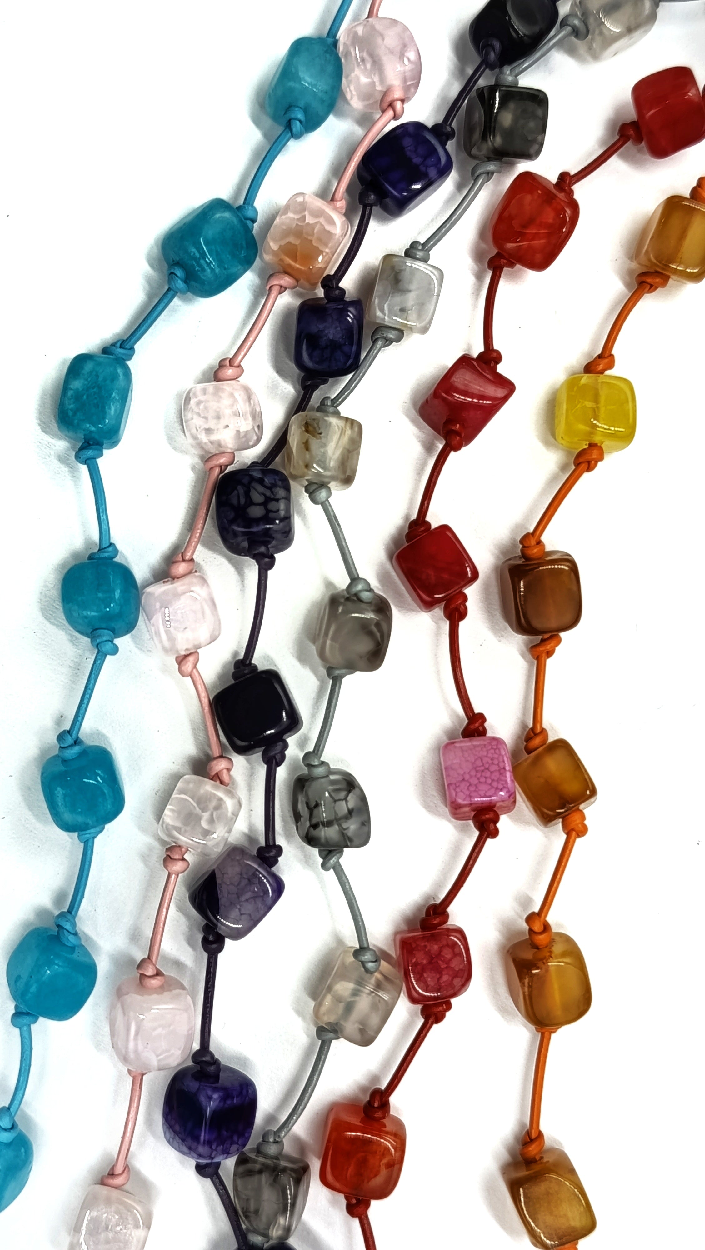 Choker Ágata de 6 hilos• en Cuero de Color • Piedras Coloreadas
