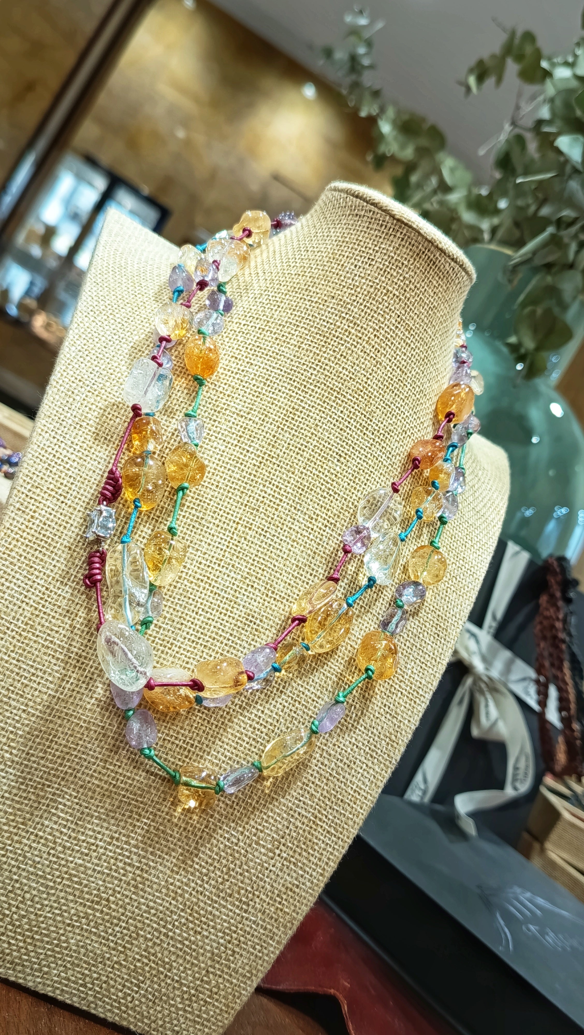 ELECTRA Collar • Citrino y Amatista • en Cuero metalizado
