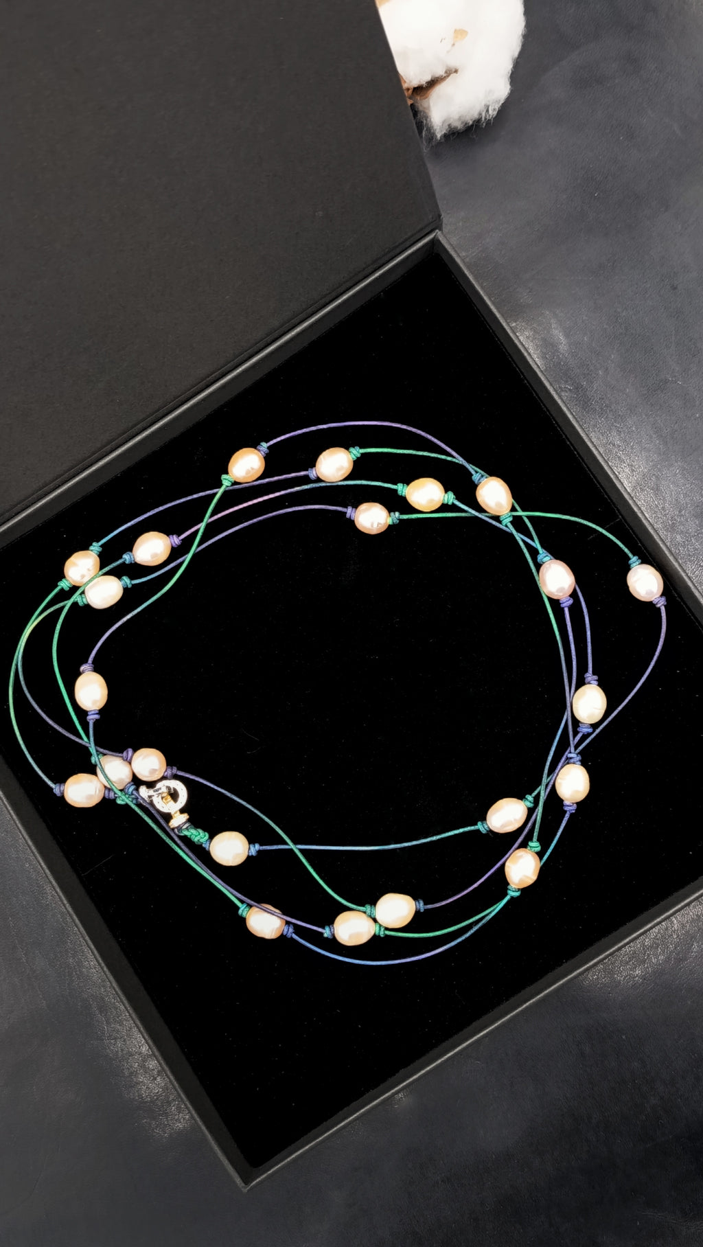 Collar Anna Perla • 2 metros en cuero natural multicolor