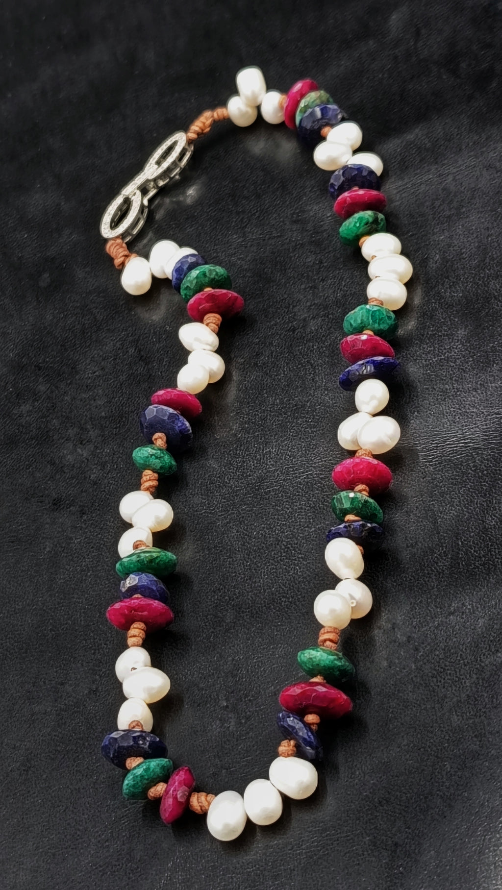Collar TRÍADA en Perla Blanca