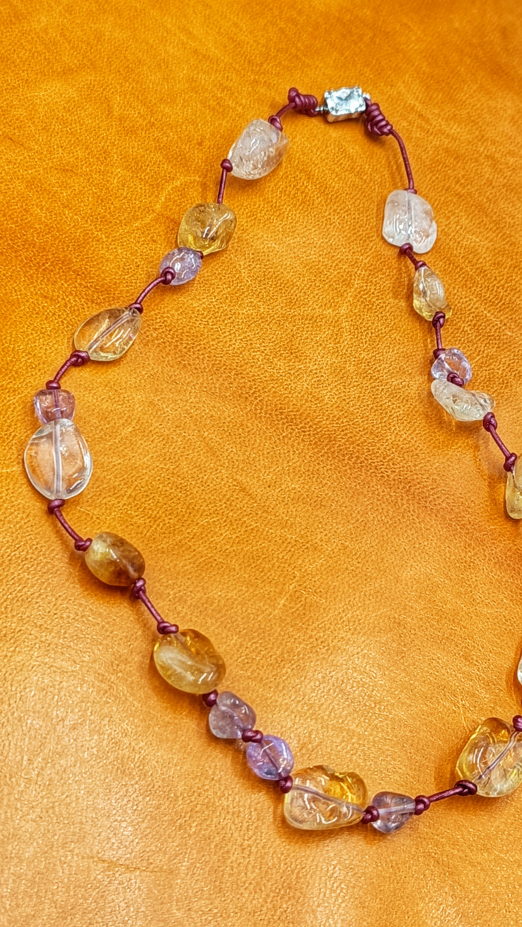 ELECTRA Collar • Citrino y Amatista • en Cuero metalizado