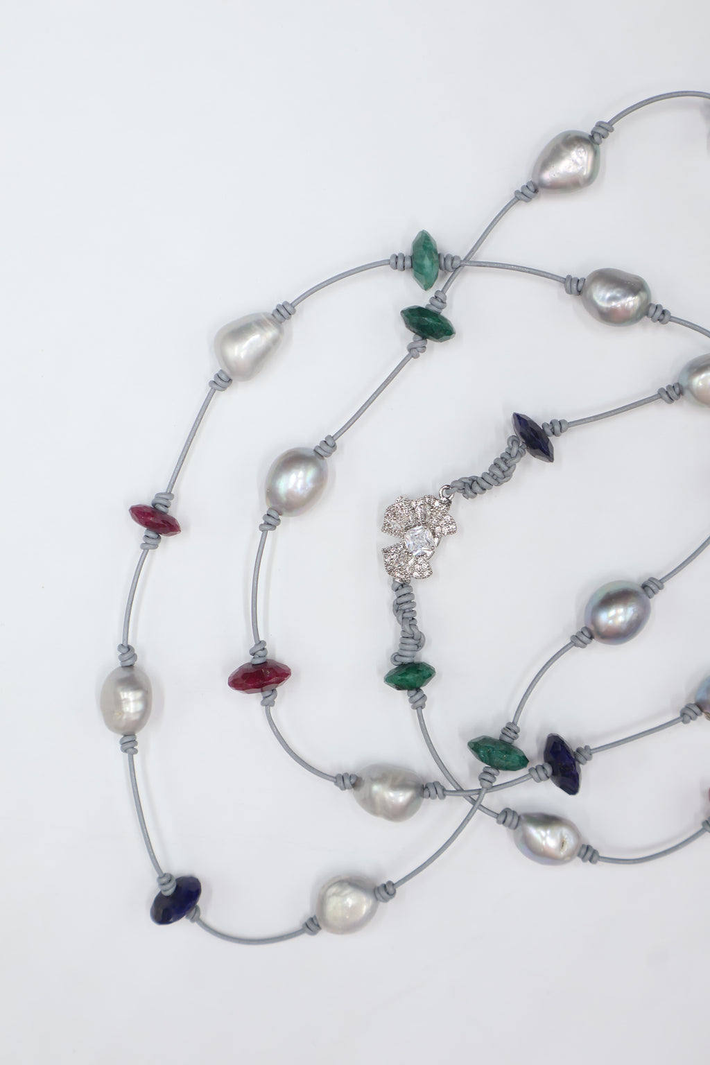 Tríada en Perla Gris