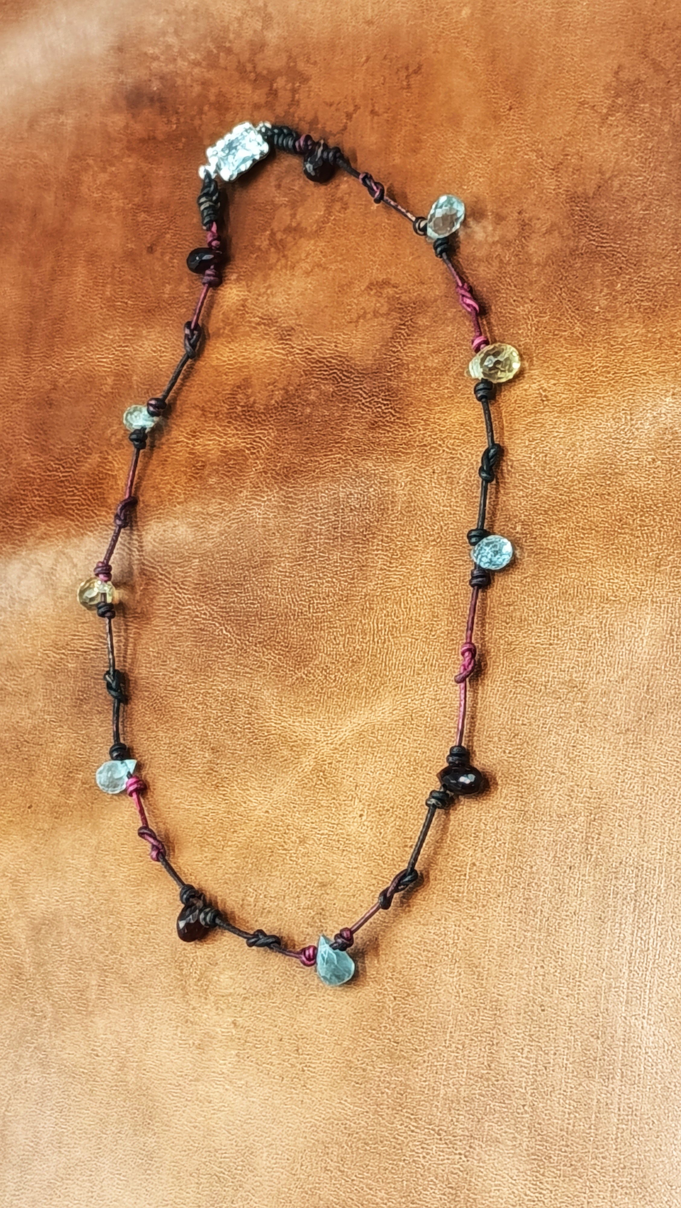 Collar DORIS en Granate