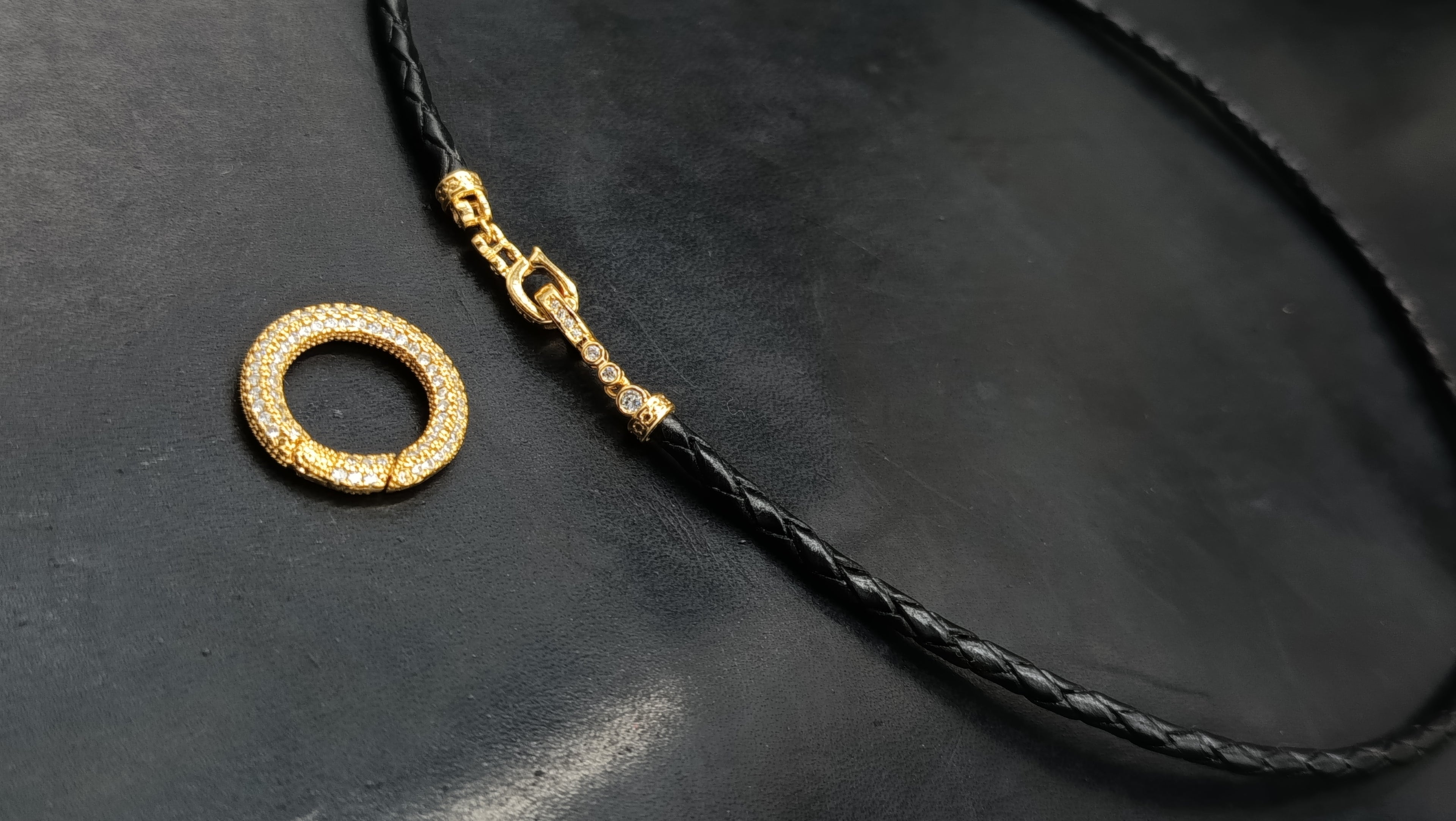 AURELIA oro • enlace ORBIT• Cierre MULTIPOSICIÓN •en Cuero trenzado