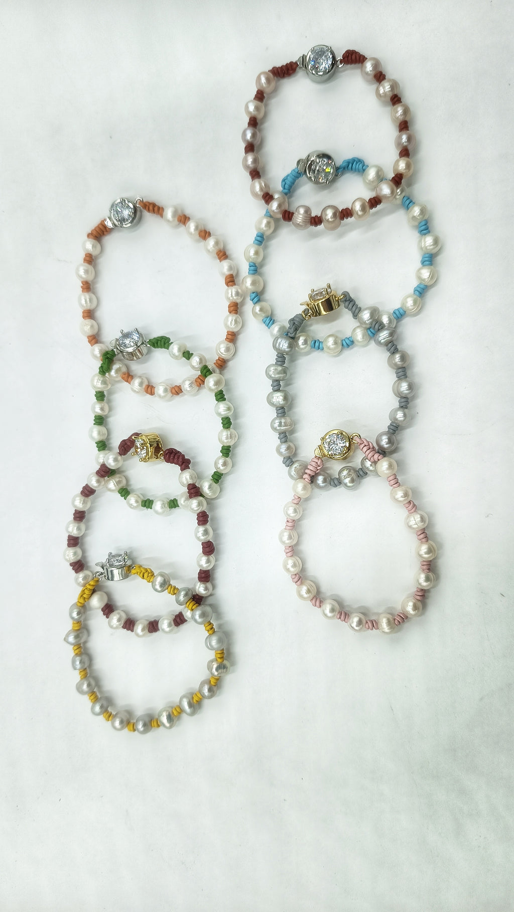 Pulsera Helena de Perla • en Cuero de Color • Perla Contemporánea