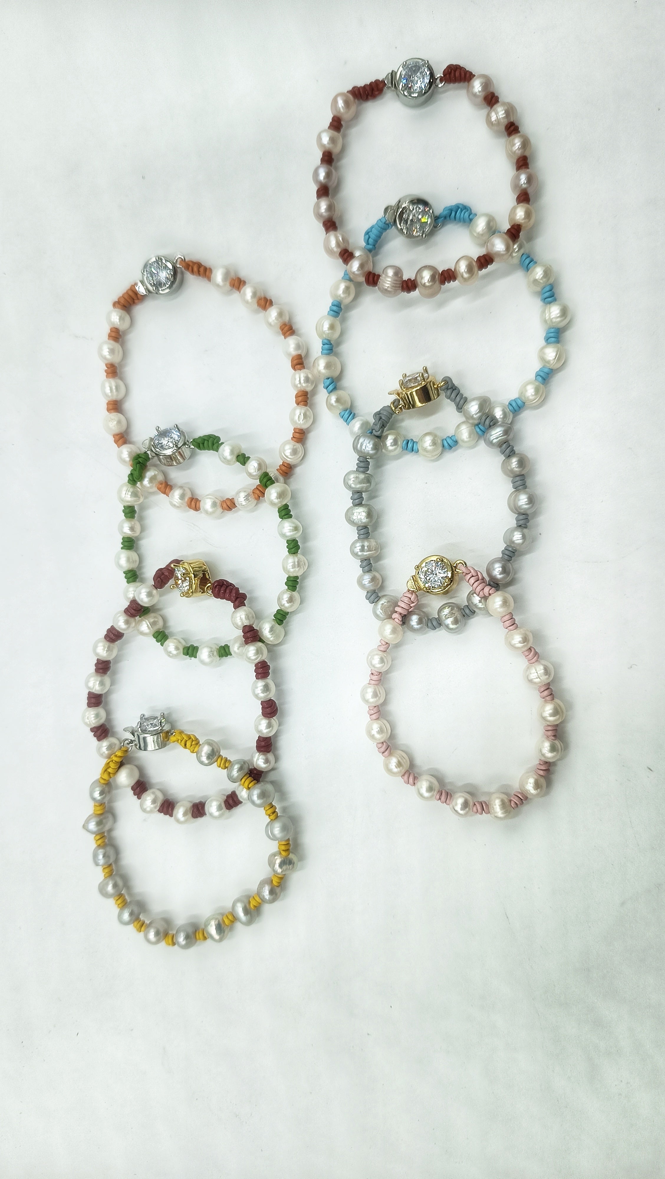 Pulsera Helena de Perla • en Cuero de Color • Perla Contemporánea