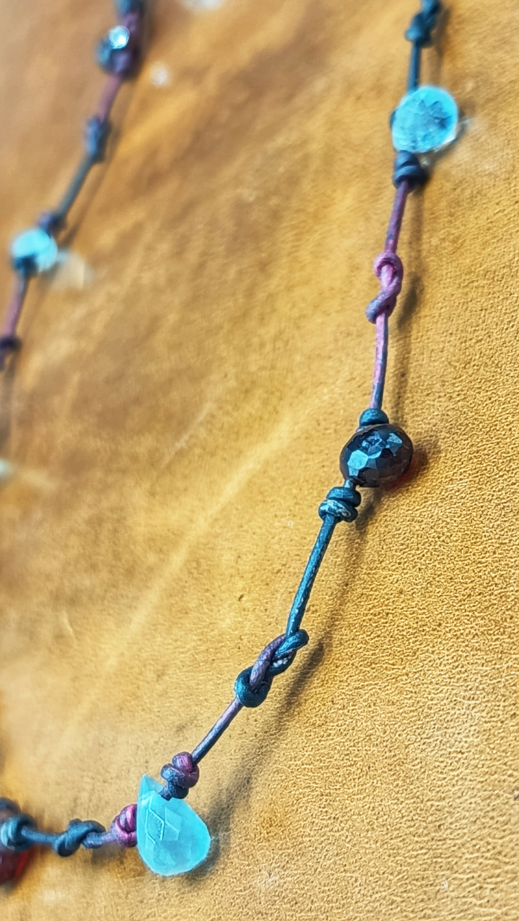 Collar DORIS en Granate