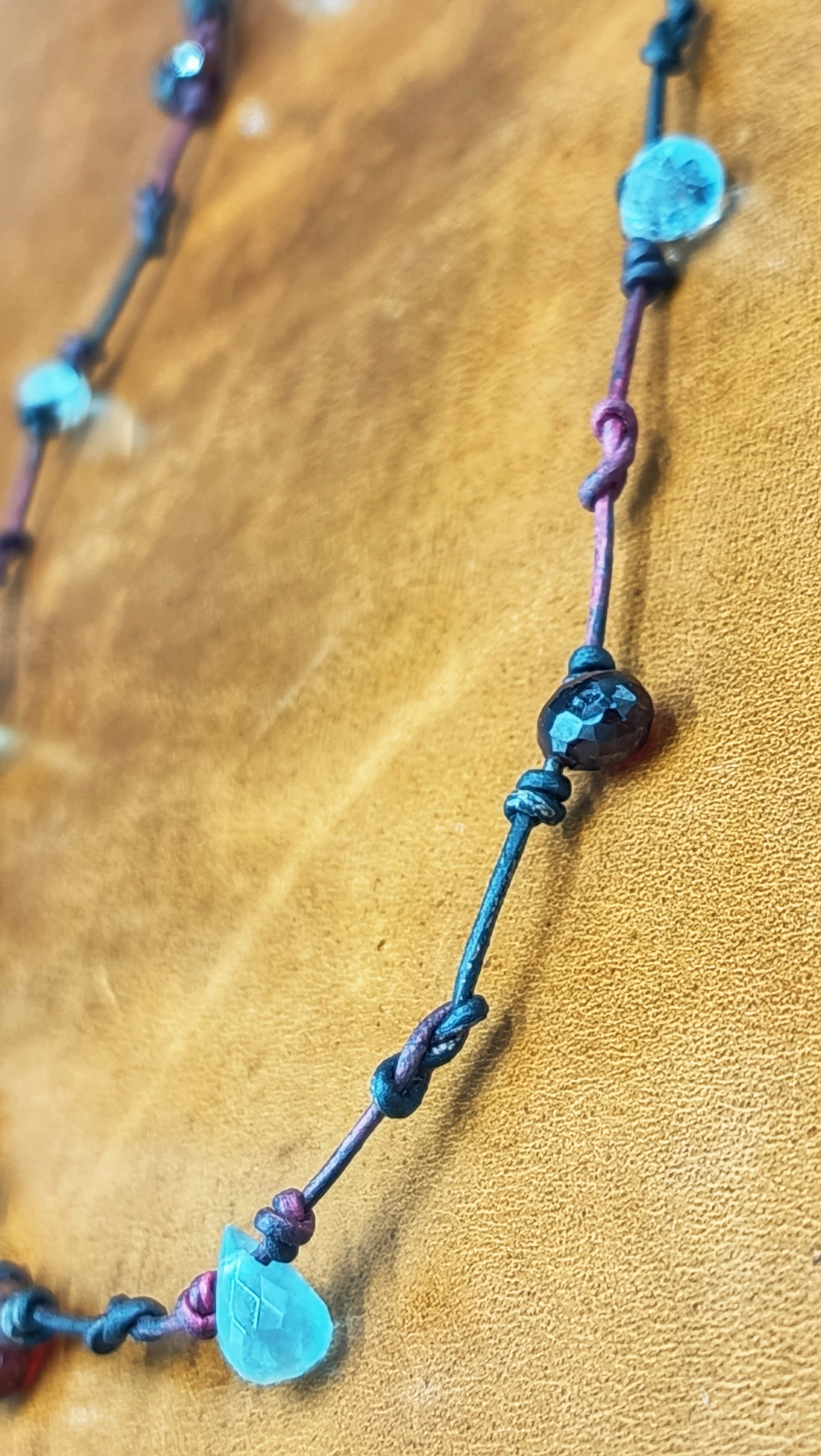 Collar DORIS en Granate