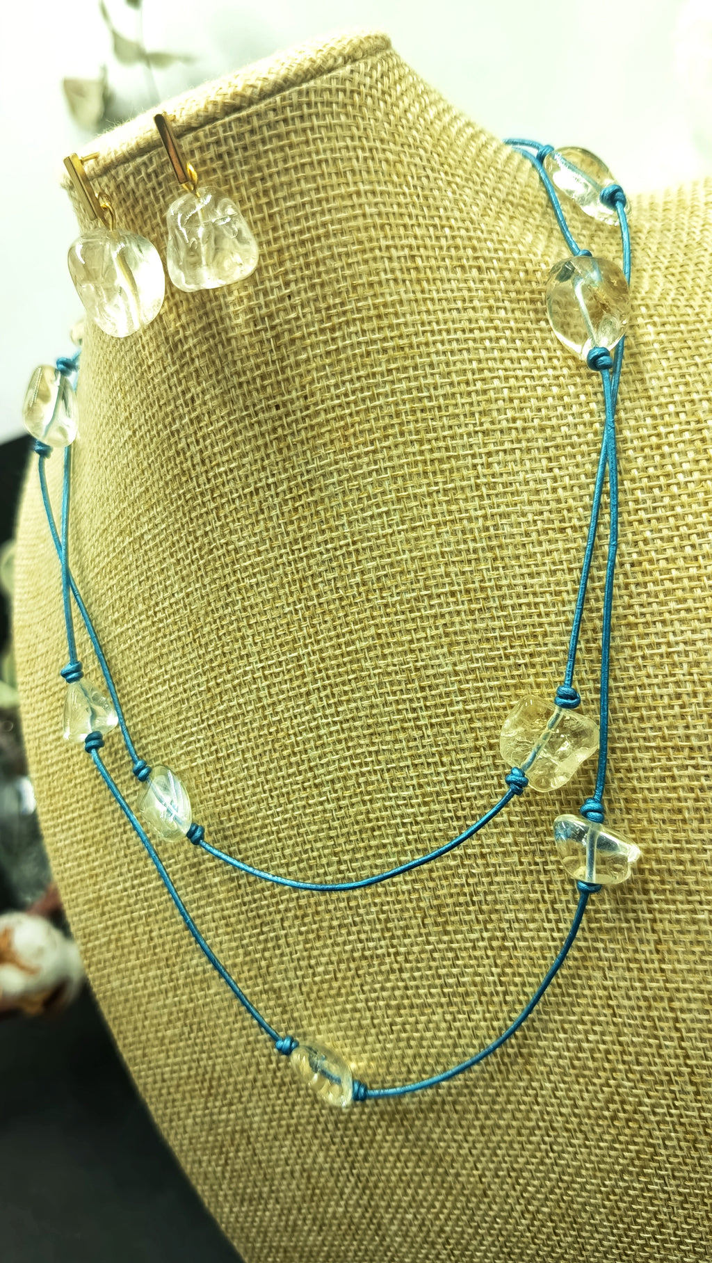 CELIA Collar • TOPACIO• en Cuero metalizado