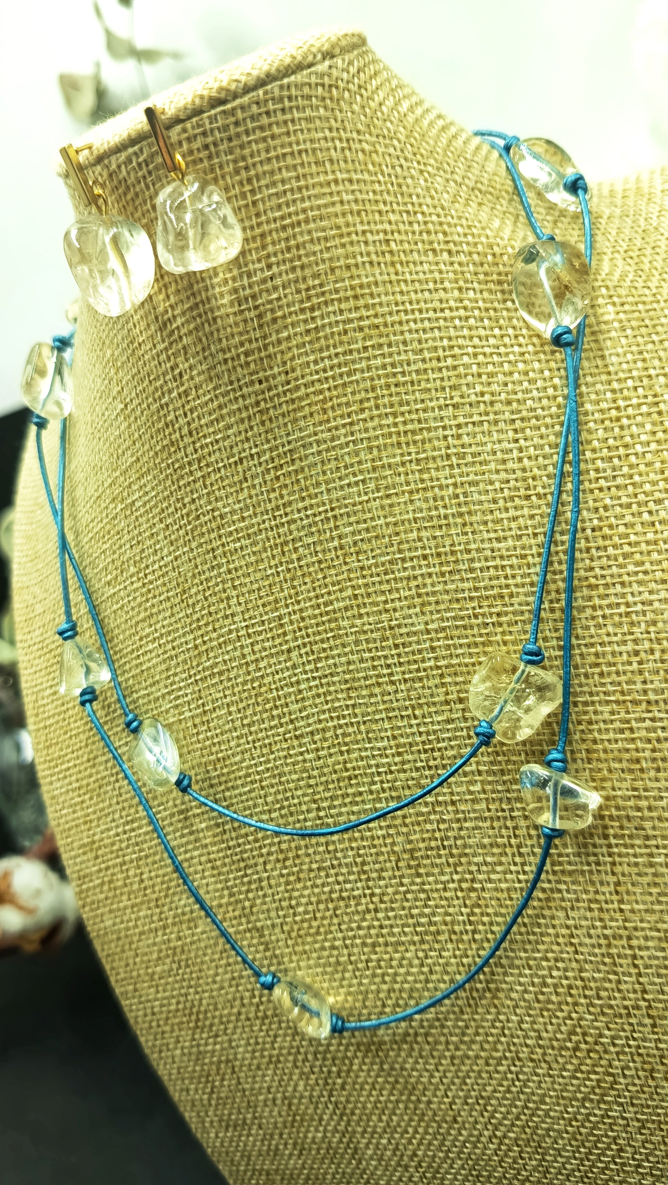 CELIA Collar • TOPACIO• en Cuero metalizado