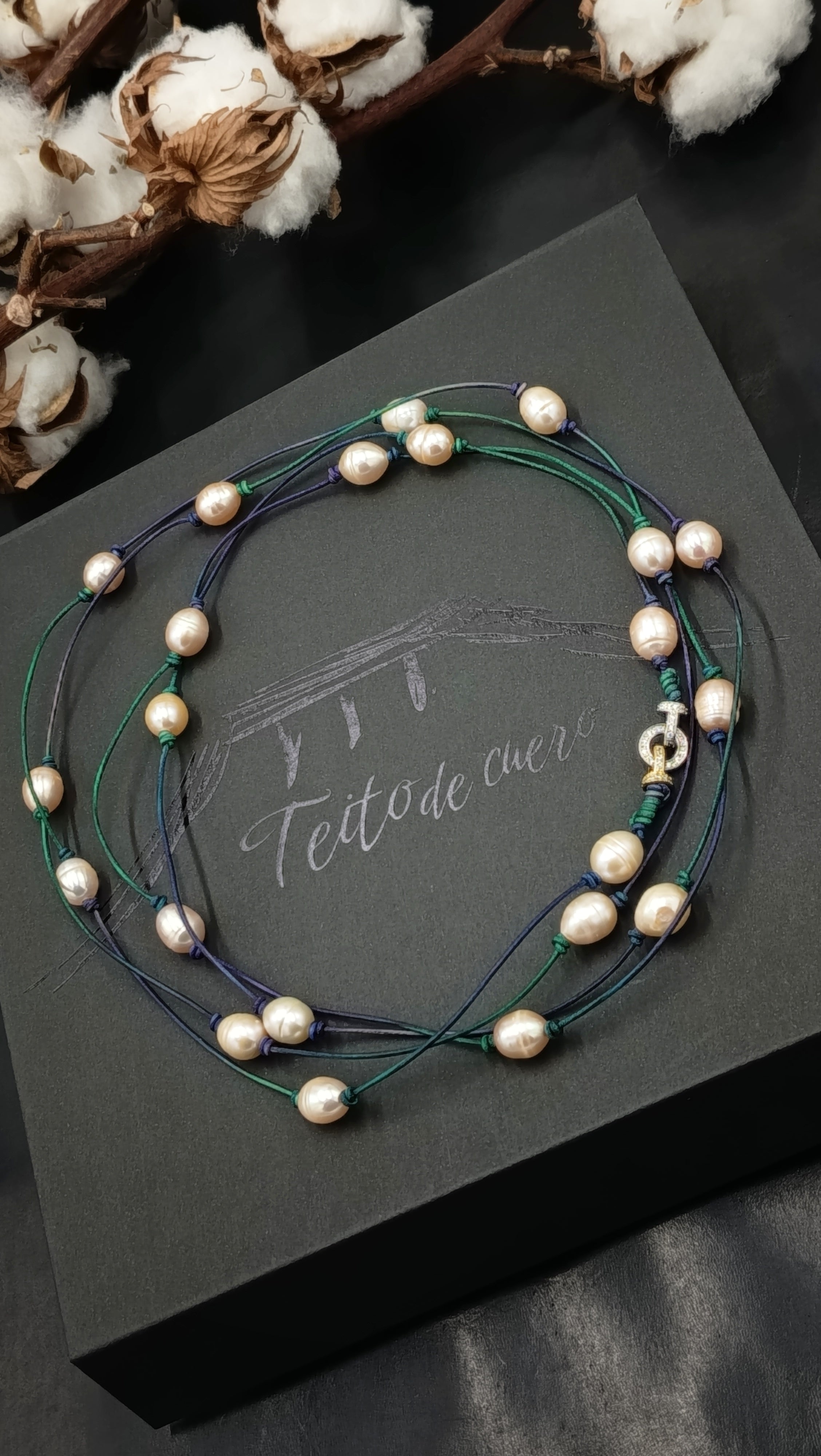 Collar Anna Perla • 2 metros en cuero natural multicolor