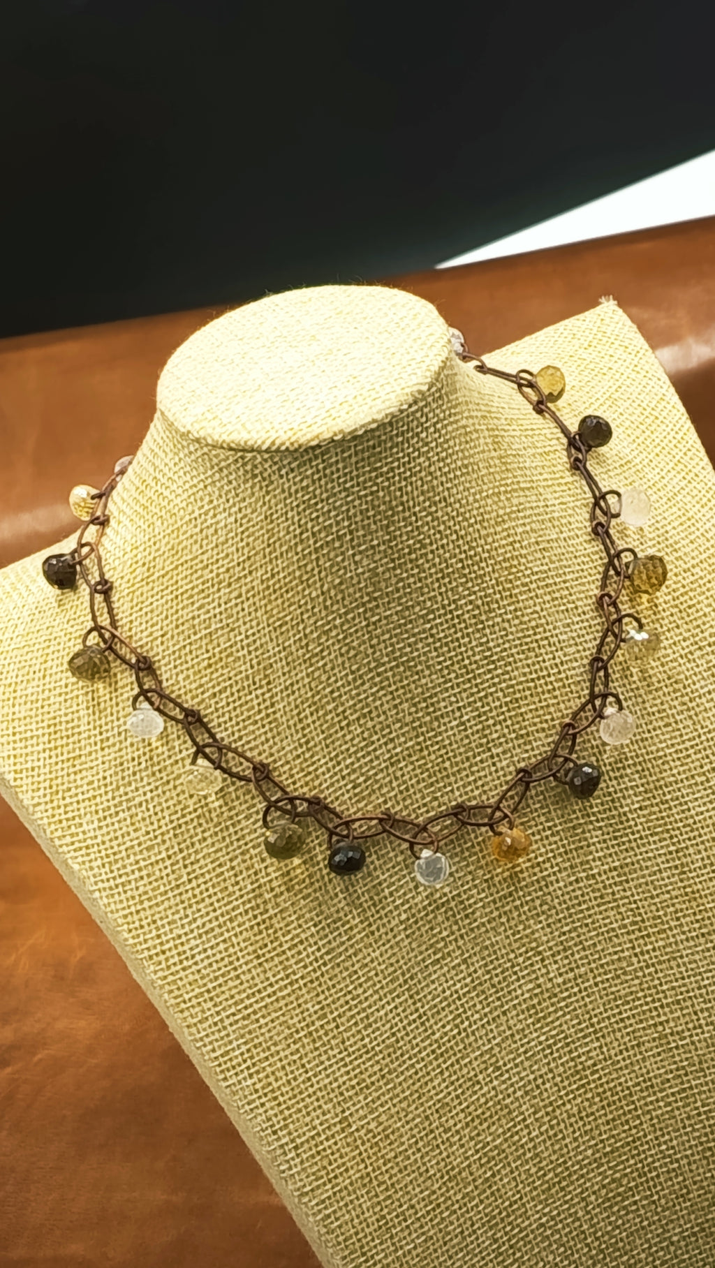 Collar LYS de Piedras Ahumadas en cuero sin metal