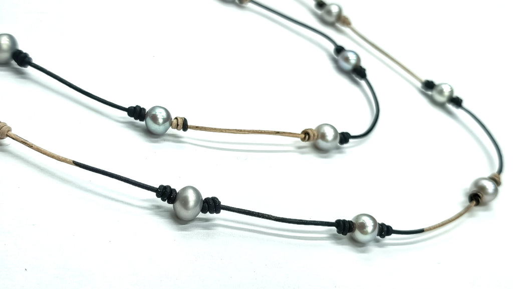 Collar Lira de Perla Gris• en Cuero Bicolor