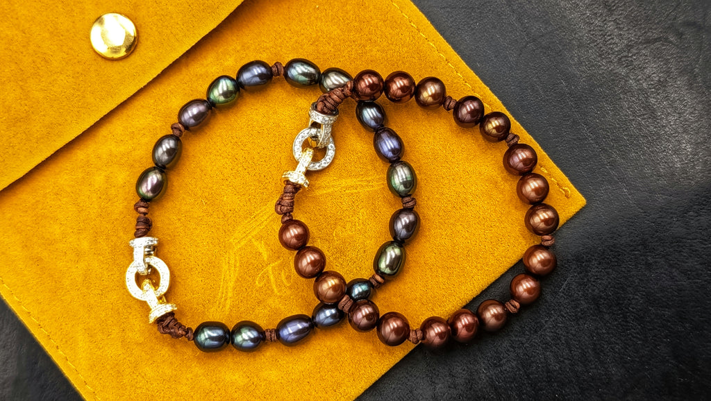 Pulsera Perla Arcoíris • en Cuero tintado natural•