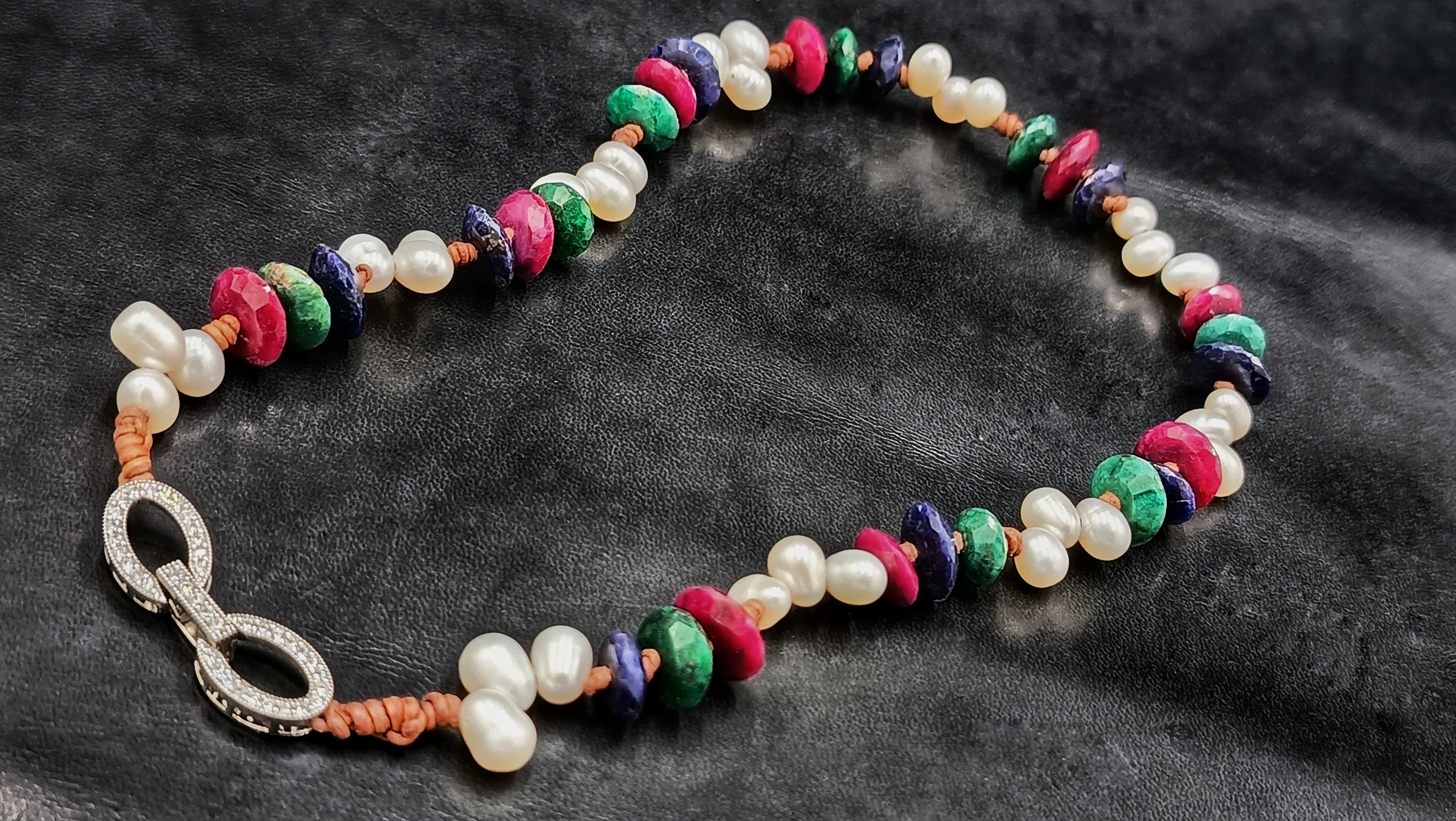 Collar TRÍADA en Perla Blanca