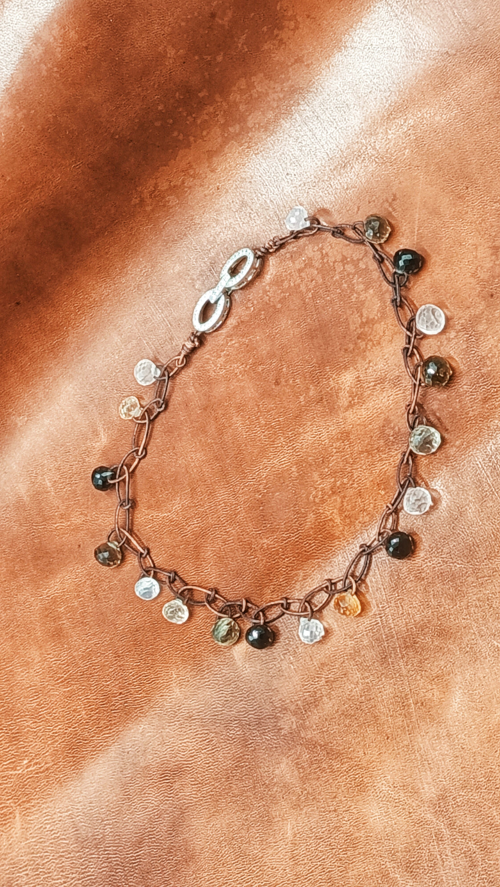 Collar LYS de Piedras Ahumadas en cuero sin metal