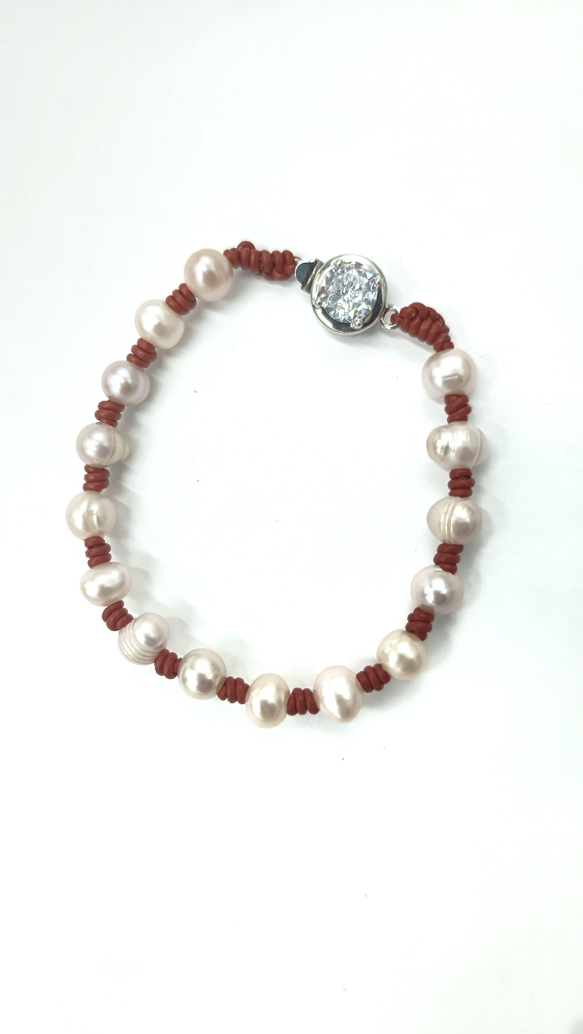 Pulsera Helena de Perla • en Cuero de Color • Perla Contemporánea