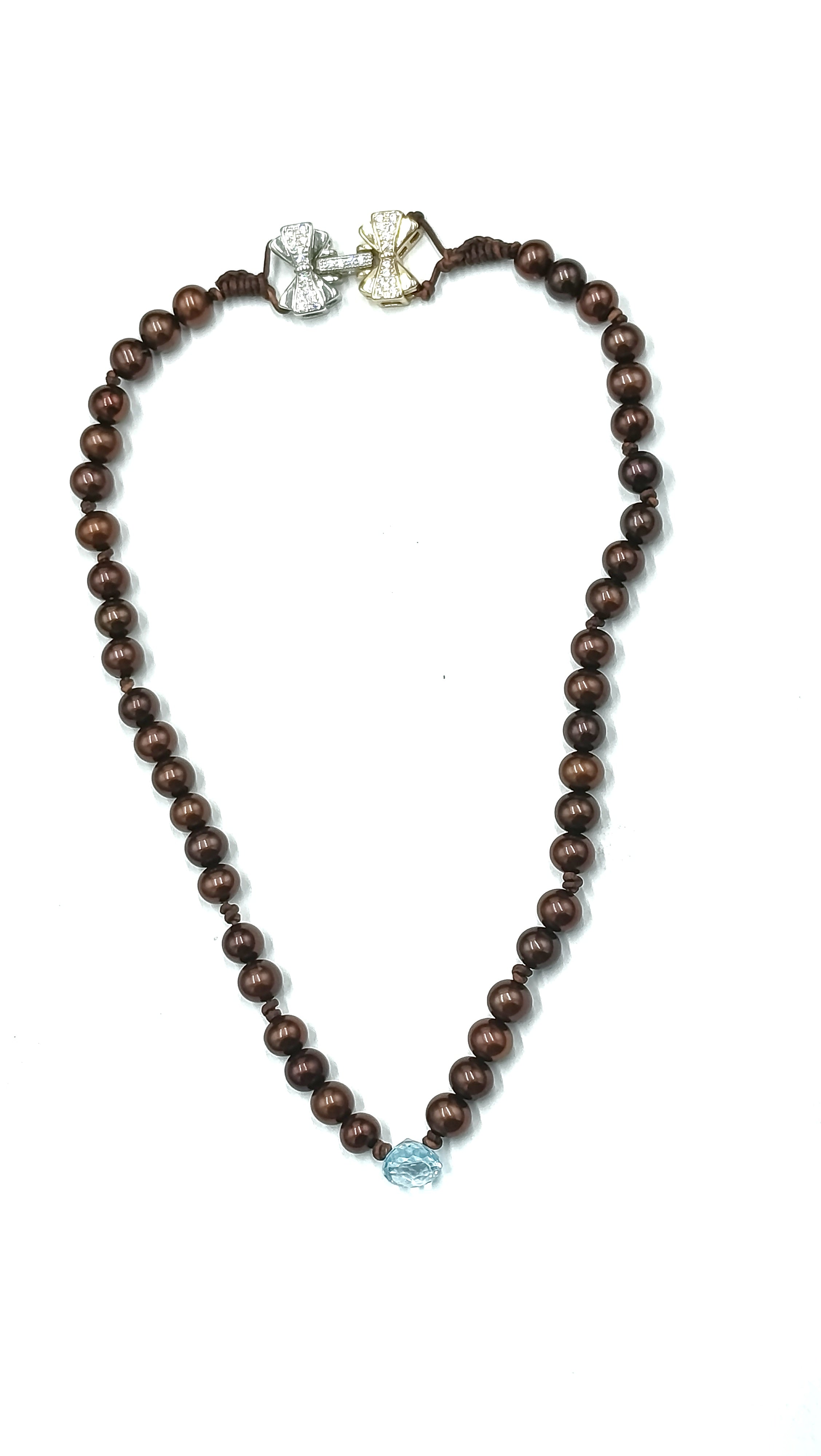 Nara en Perla Marrón con Topacio en cuero natural