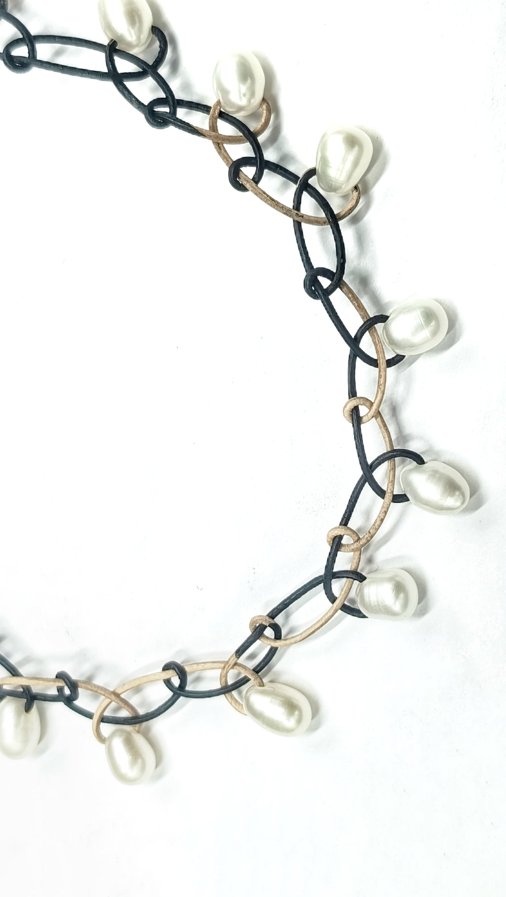 Collar LYS de Perla en cuero sin metal