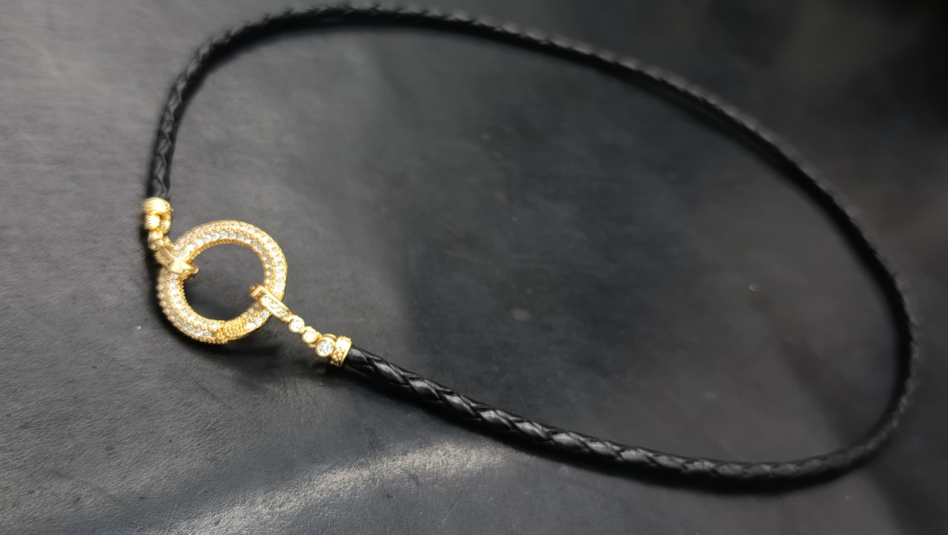 AURELIA oro • enlace ORBIT• Cierre MULTIPOSICIÓN •en Cuero trenzado 80Cm