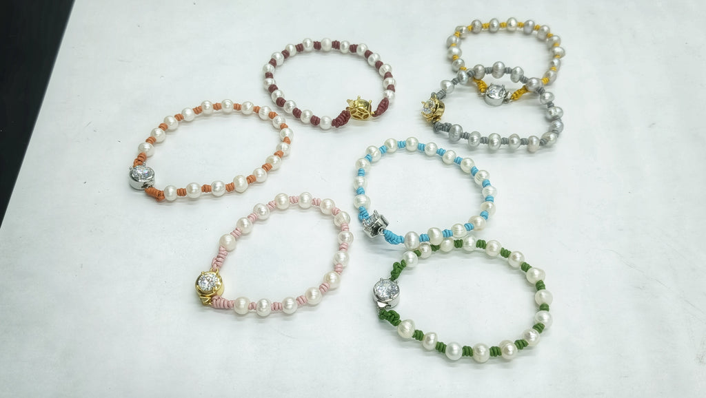 Pulsera Helena de Perla • en Cuero de Color • Perla Contemporánea