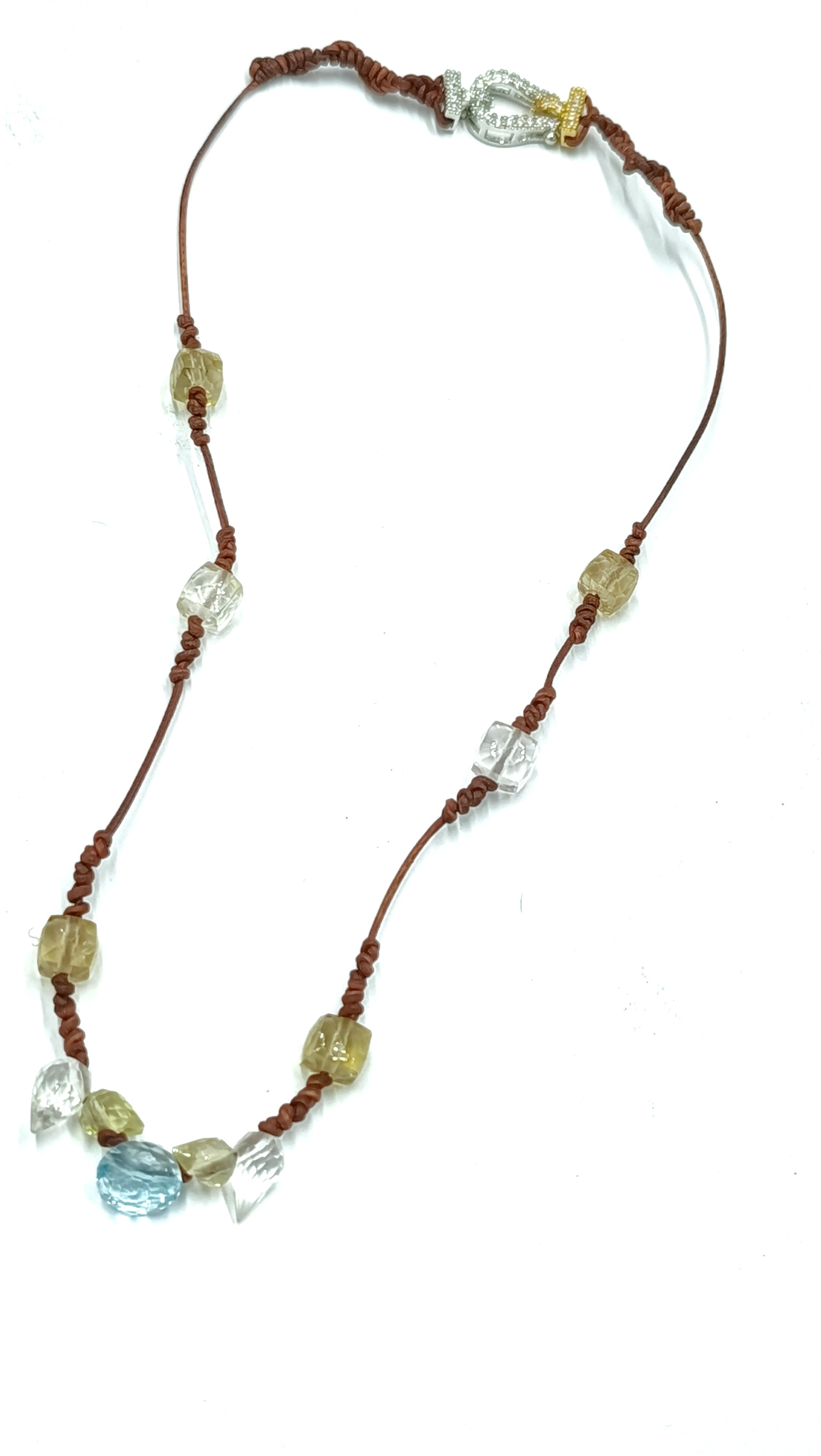 Vesta •Gargantilla de Topacio, Cuarzo Cristal y Citrino. En Cuero Natural