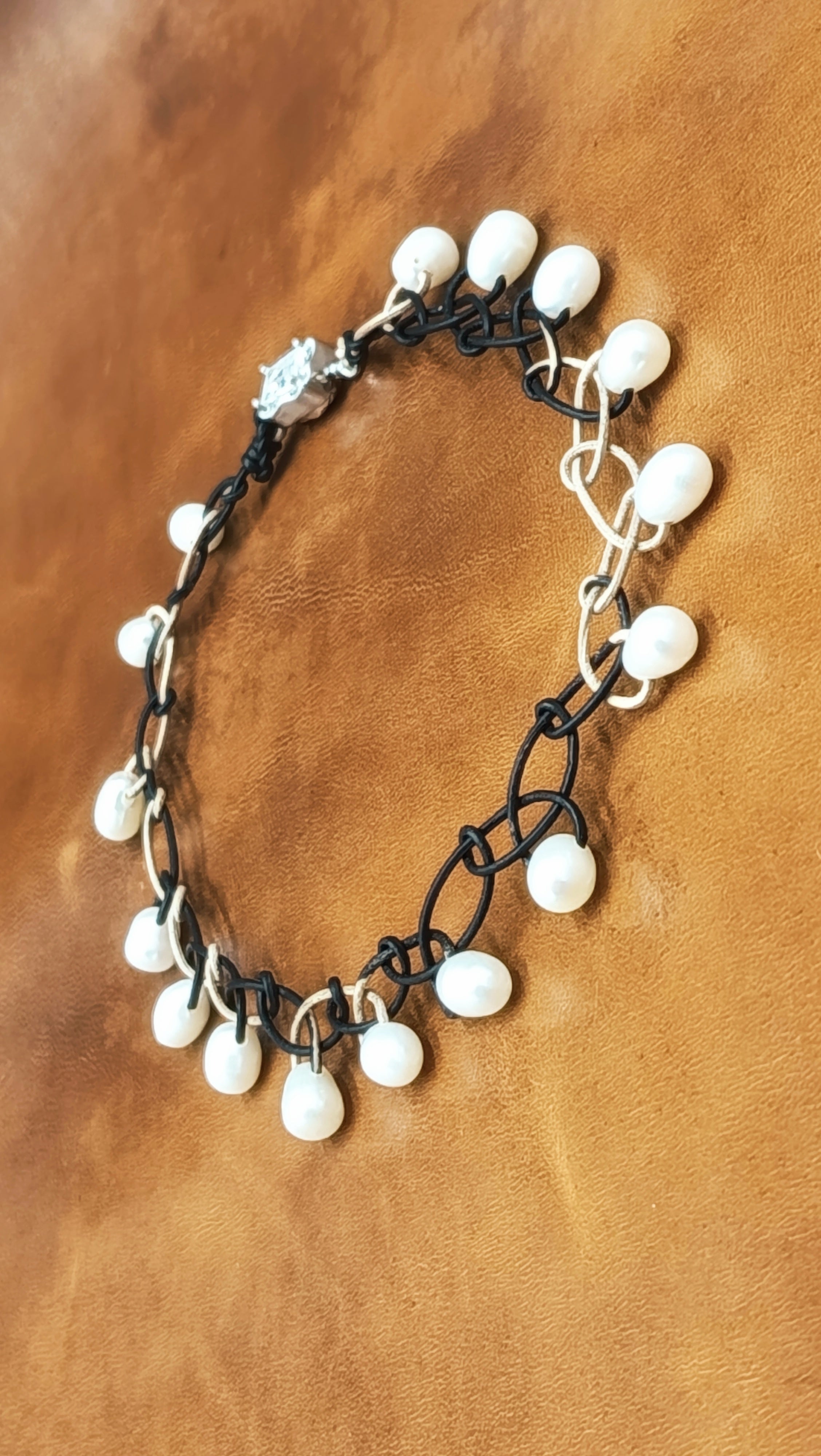 Collar LYS de Perla en cuero sin metal